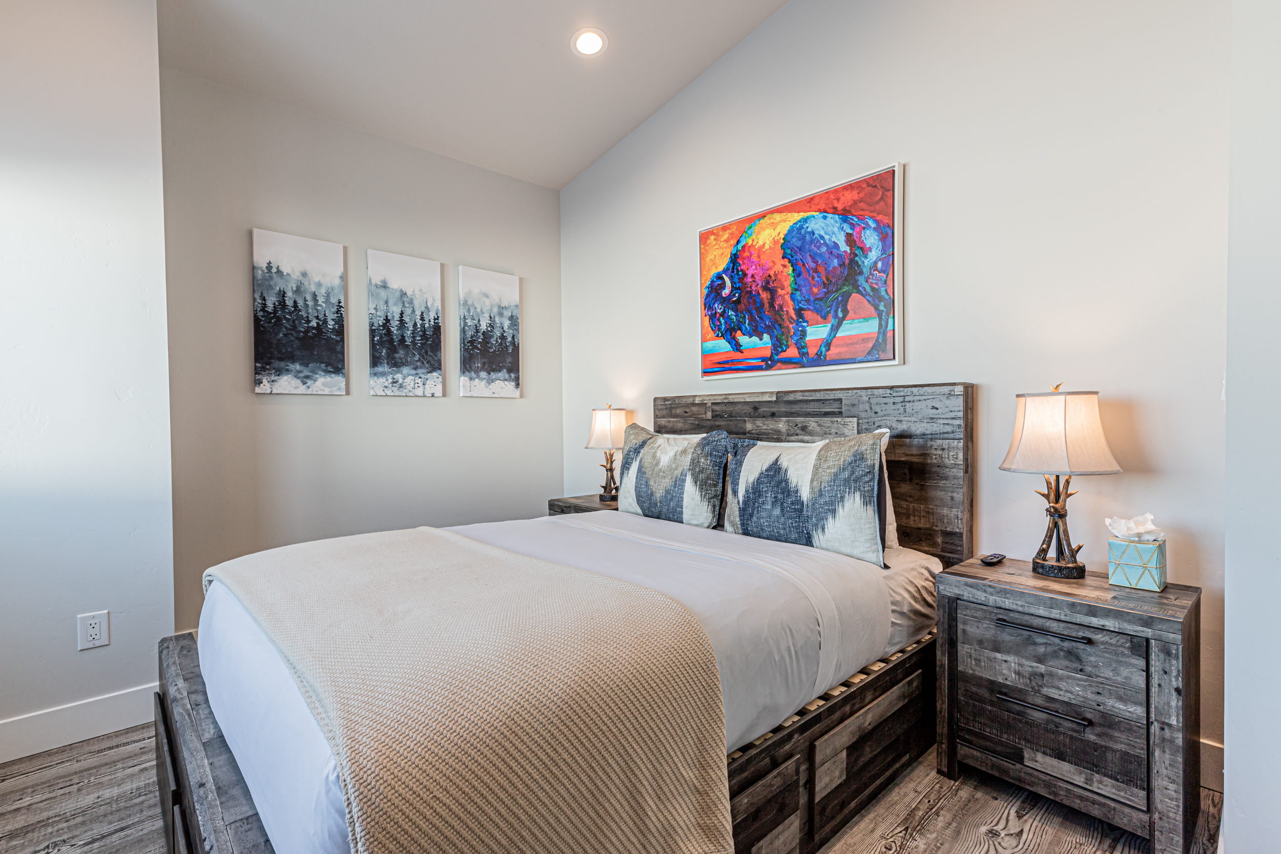 Upper Level - Queen Bedroom #2