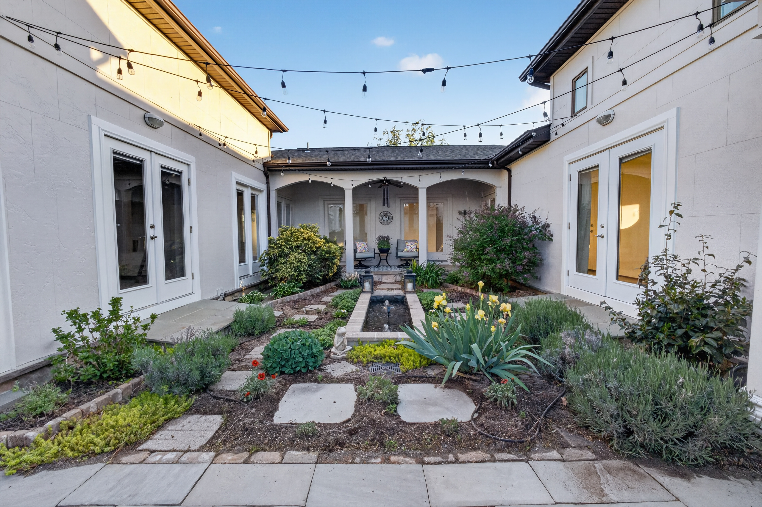 Private courtyard garden- serene and beautifully designed