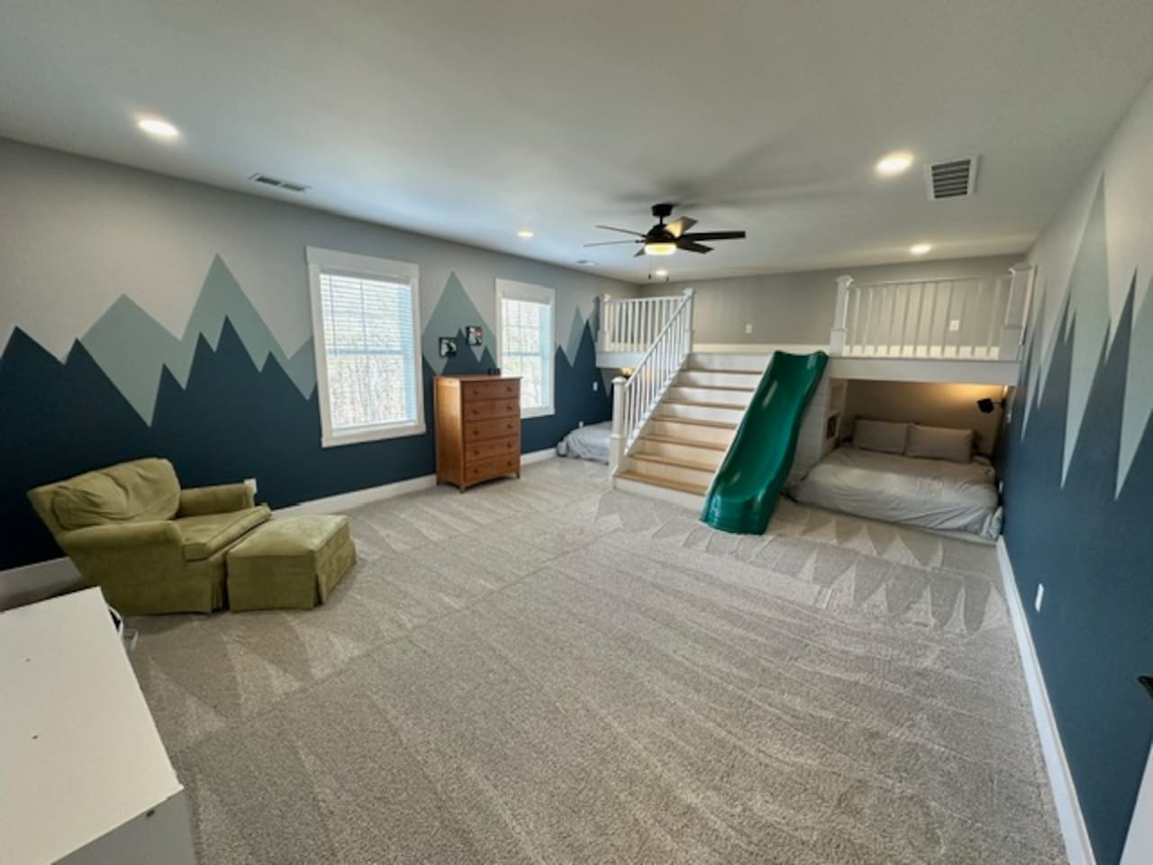 MASSIVE bedroom: 2 queen beds &  space to sleep on upper loft. Twin mattresses available upon request for additional beds. Plenty of space for pack n play (provided). Room has its own sink and shares private toilet and shower rooms with bedroom #3. 