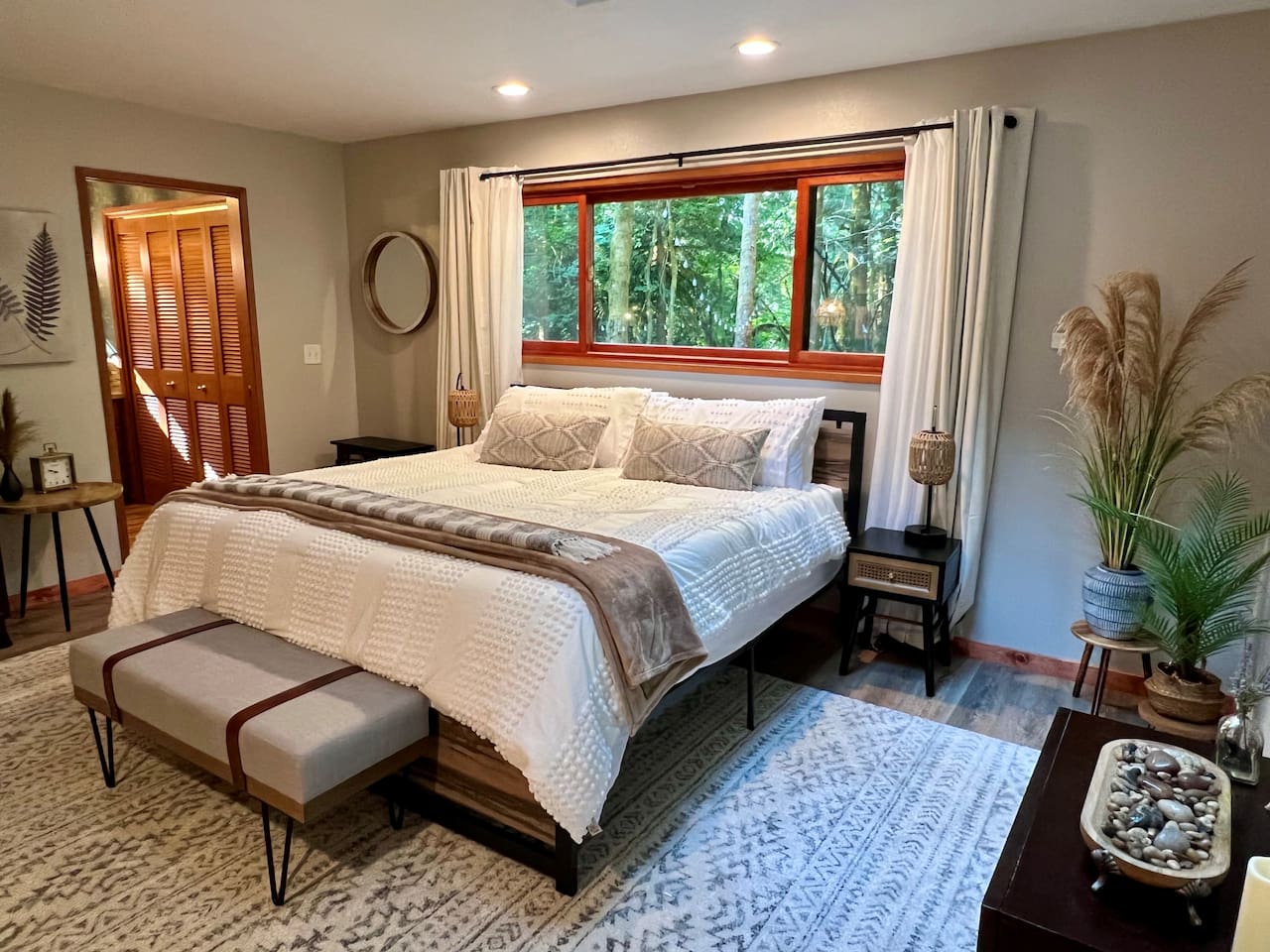 Private Master Bedroom with ensuite Bathroom