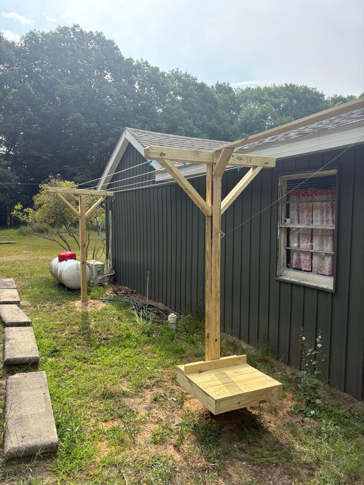 There are clothes lines available for guests to use. They’re located next to the green cottage, running parallel to the parking area.