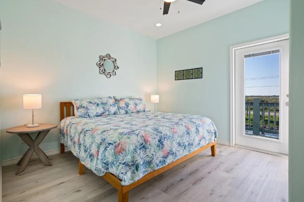 7eb01a0902c645d9b44c9b8629a42529 | Beachhouse | Texas | TX | Vacation Homes | Galveston | Crystal Beach | Kokomo | Breezy Days | Beachfront Elegance | Sunrise Serenity | Southern Sands Property Management, LLC