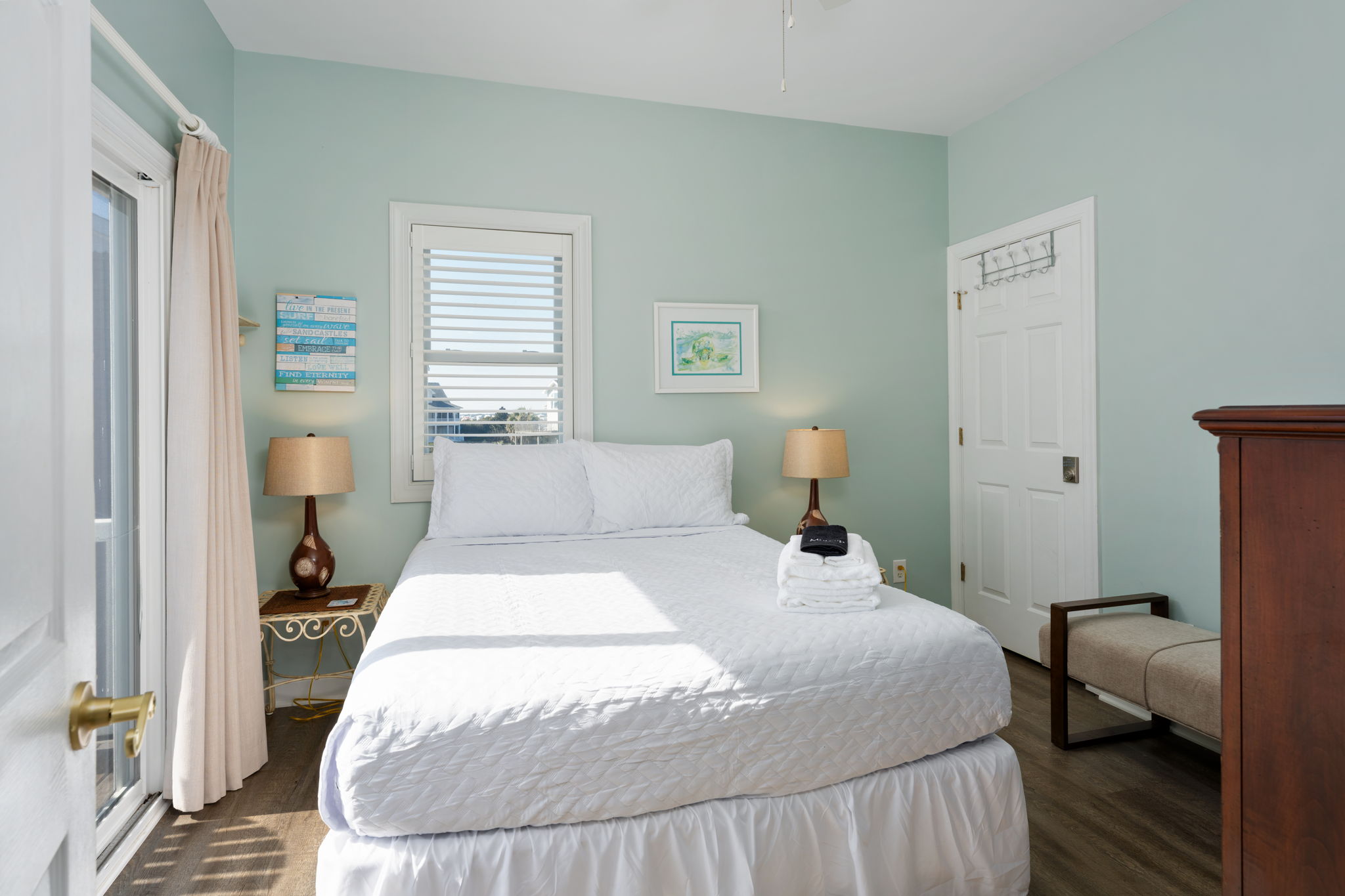 Bedroom 4 - Queen Bed - Located on 3rd Floor