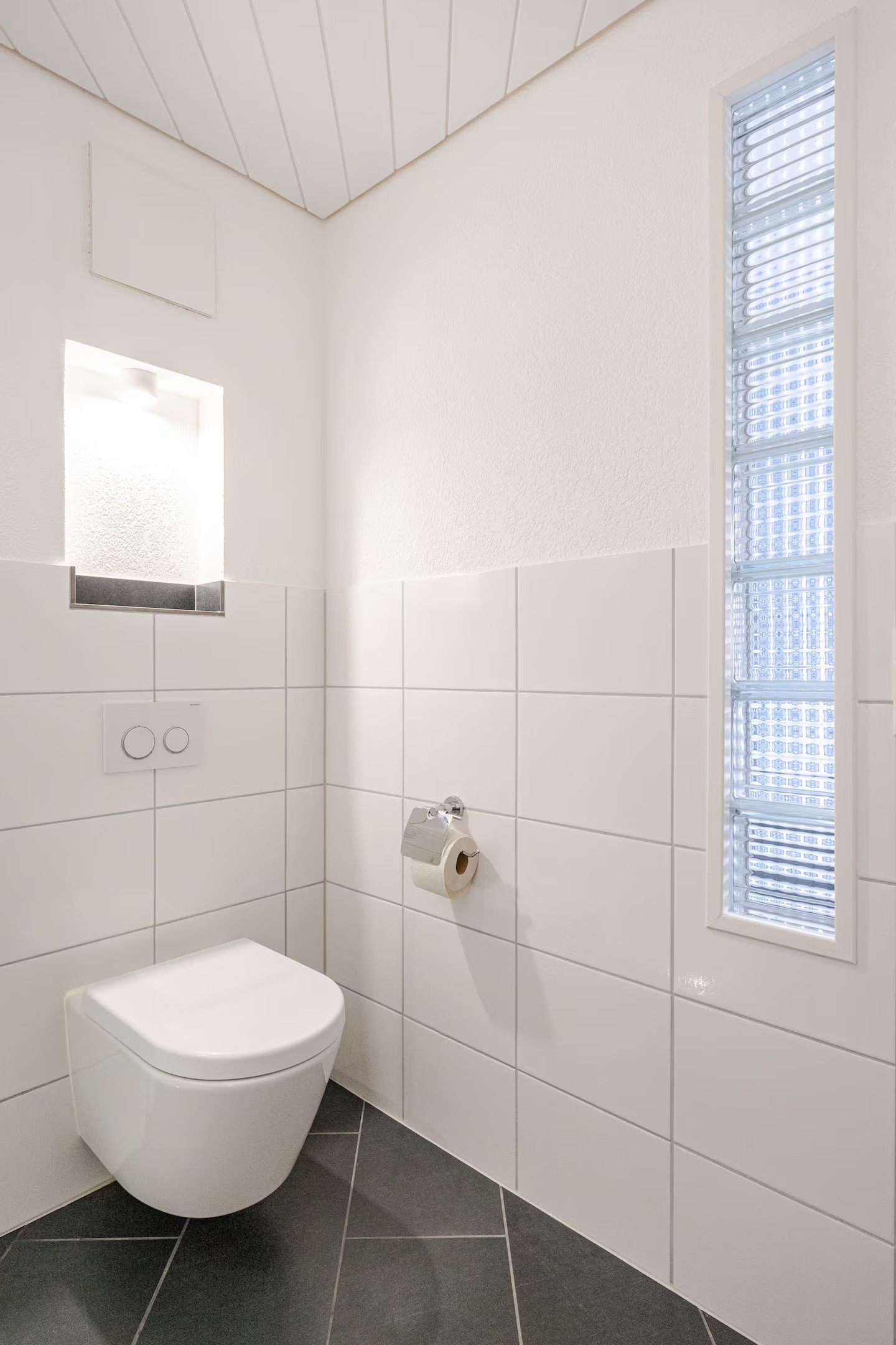 En-suite bathroom with WC