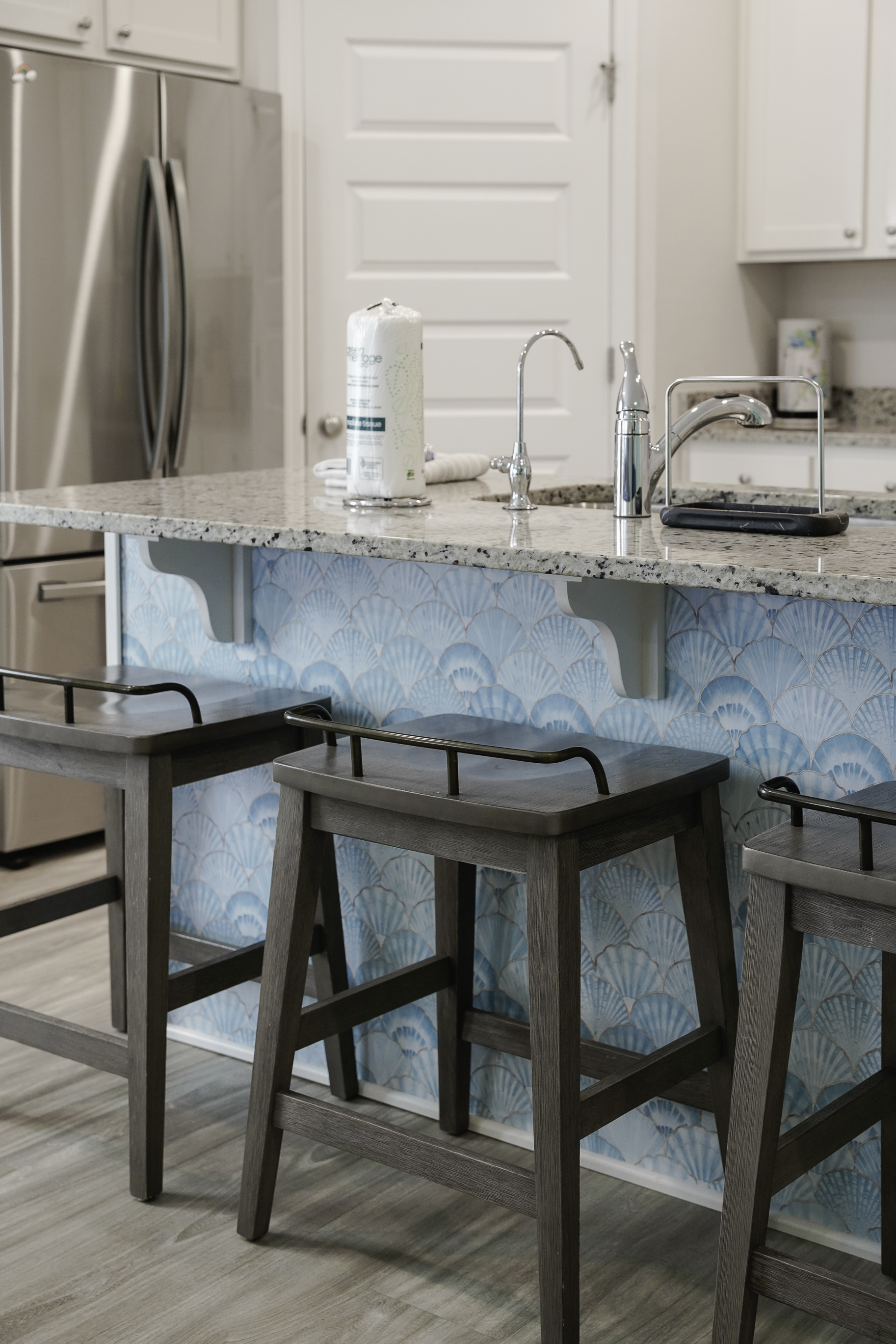 Fully stocked main kitchen with 3 bar stools