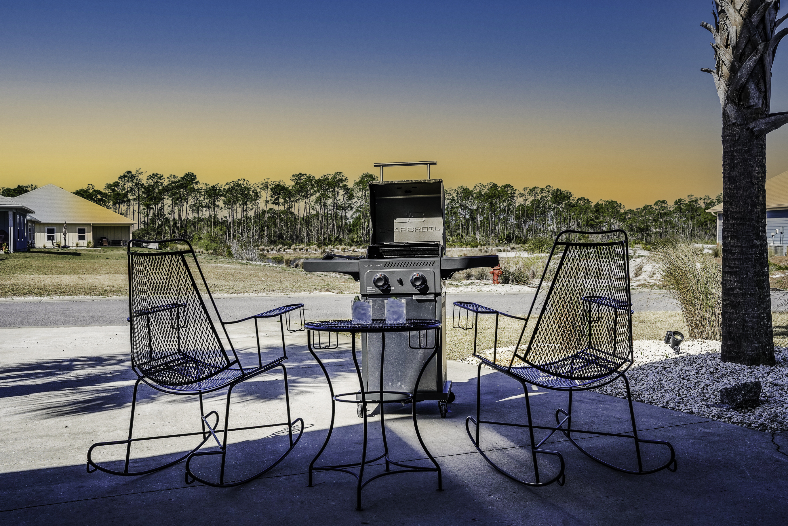 Outdoor seating | dining | grill
