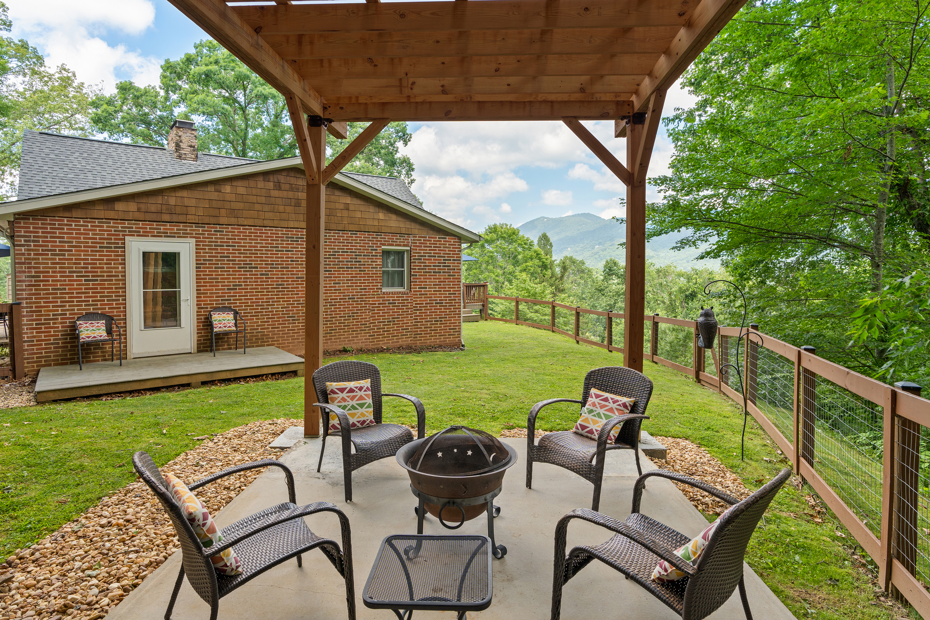 Fire Pit with Pergola and Views - Fenced Yard