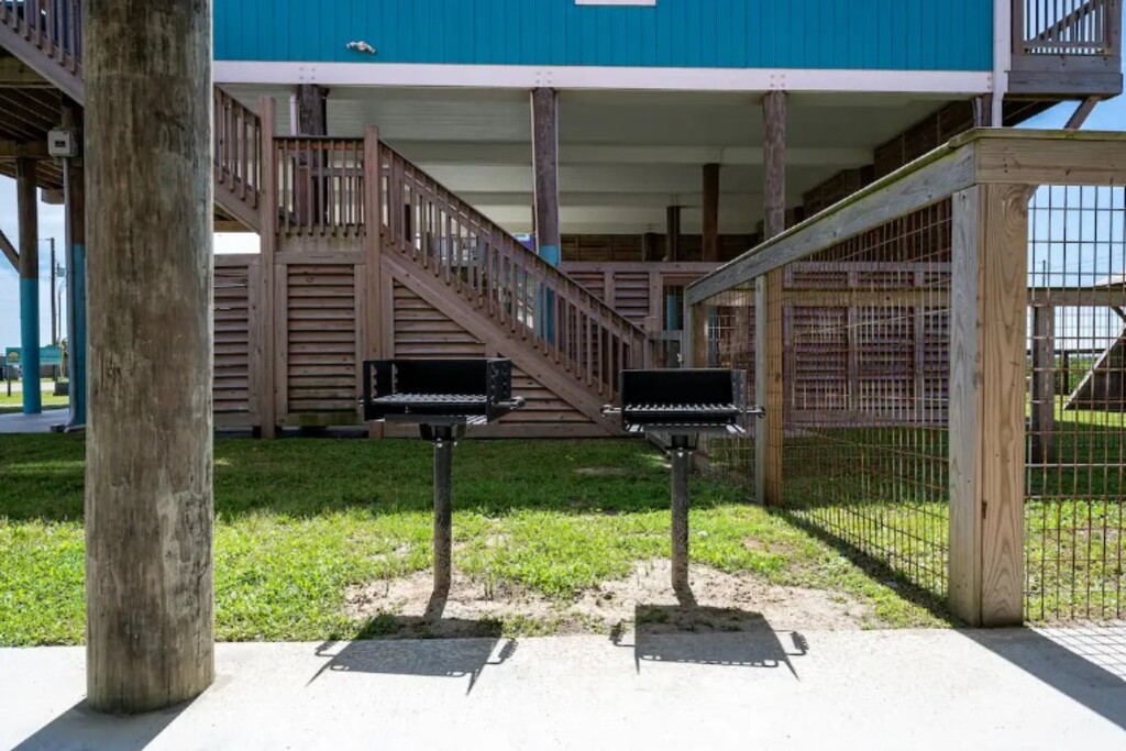 7f10e70a2e894fd895cd11903ba5a8fd | Beachhouse | Texas | TX | Vacation Homes | Galveston | Crystal Beach | Kokomo | Breezy Days | Beachfront Elegance | Sunrise Serenity | Southern Sands Property Management, LLC