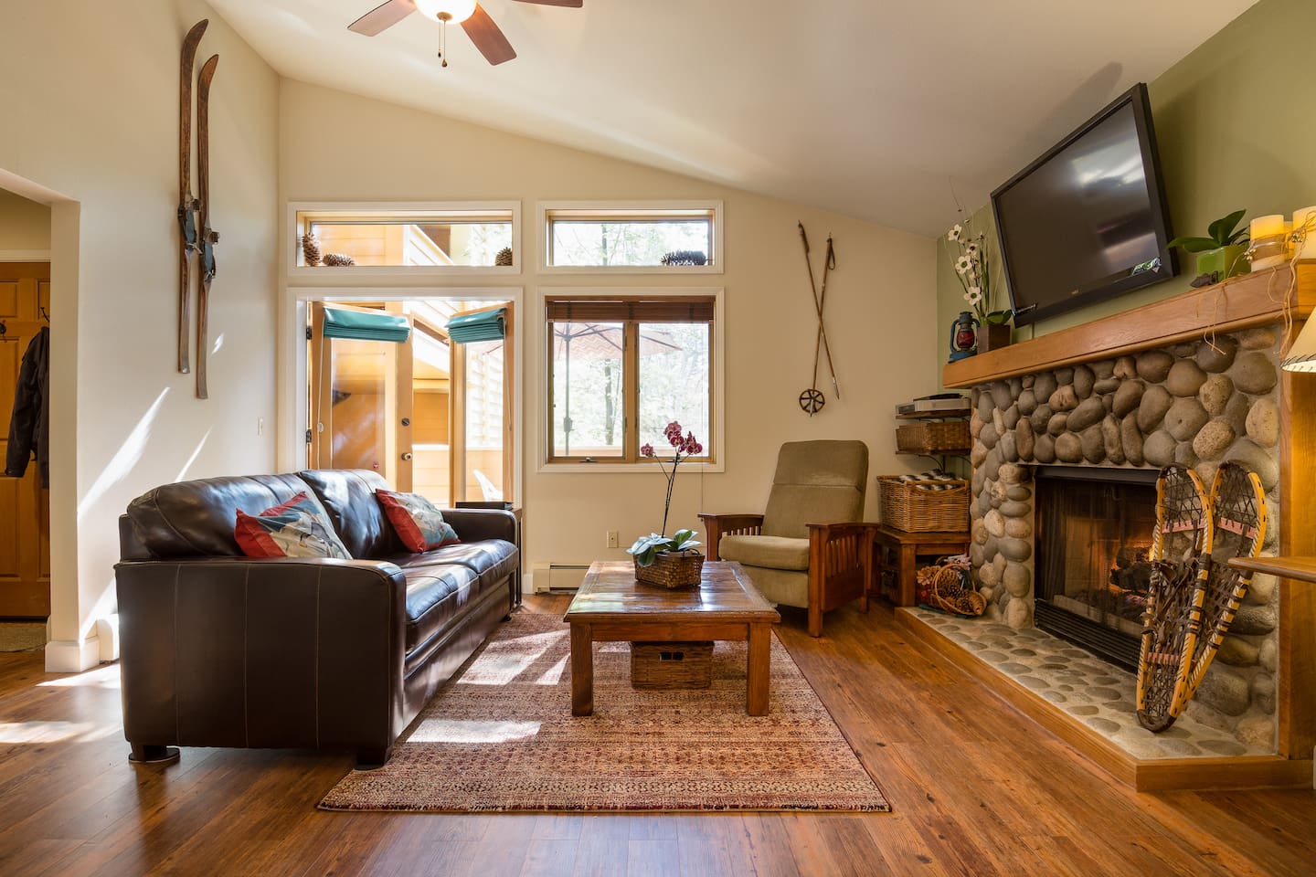 Cozy upstairs corner unit  nestled high in the Sierras near the shores of Incline Village’s private beaches. 