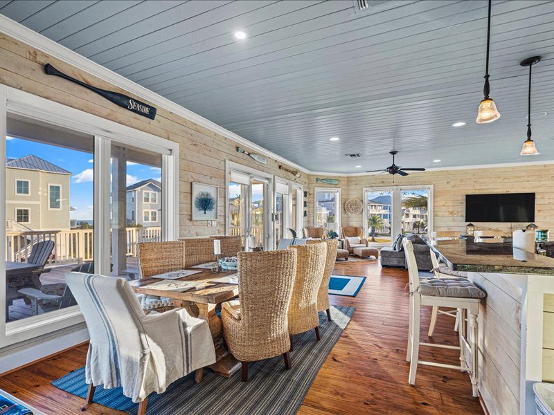 7f77e5127f3c4189bca5418e94eecf8b | Beachhouse | Texas | TX | Vacation Homes | Galveston | Crystal Beach | Kokomo | Breezy Days | Beachfront Elegance | Sunrise Serenity | Southern Sands Property Management, LLC