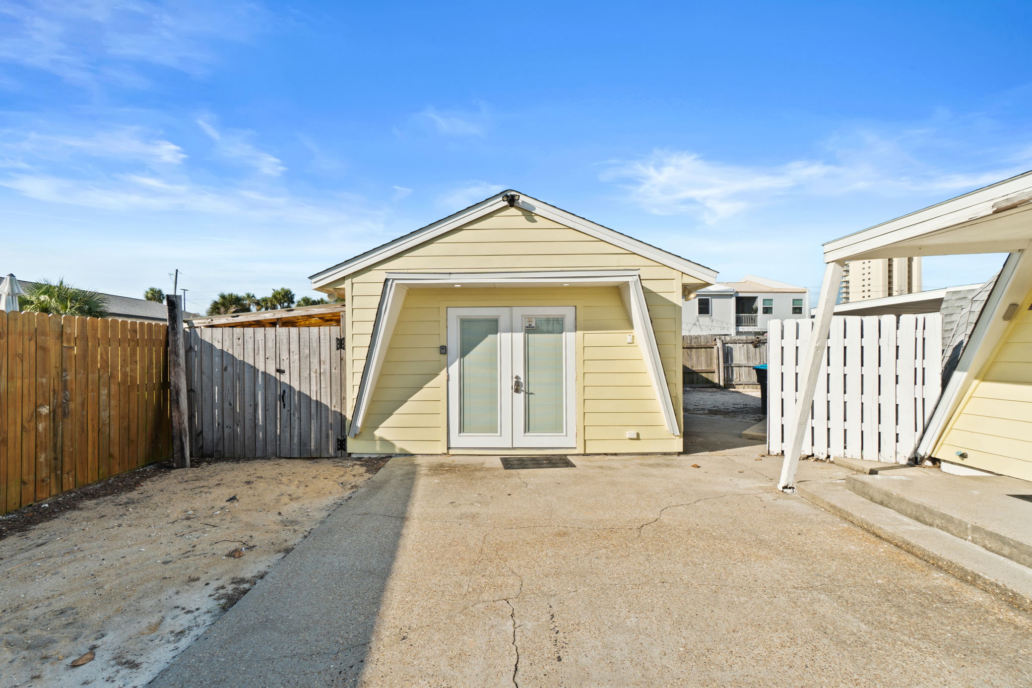 Detached Studio (3rd Bedroom and 2nd Bathroom)