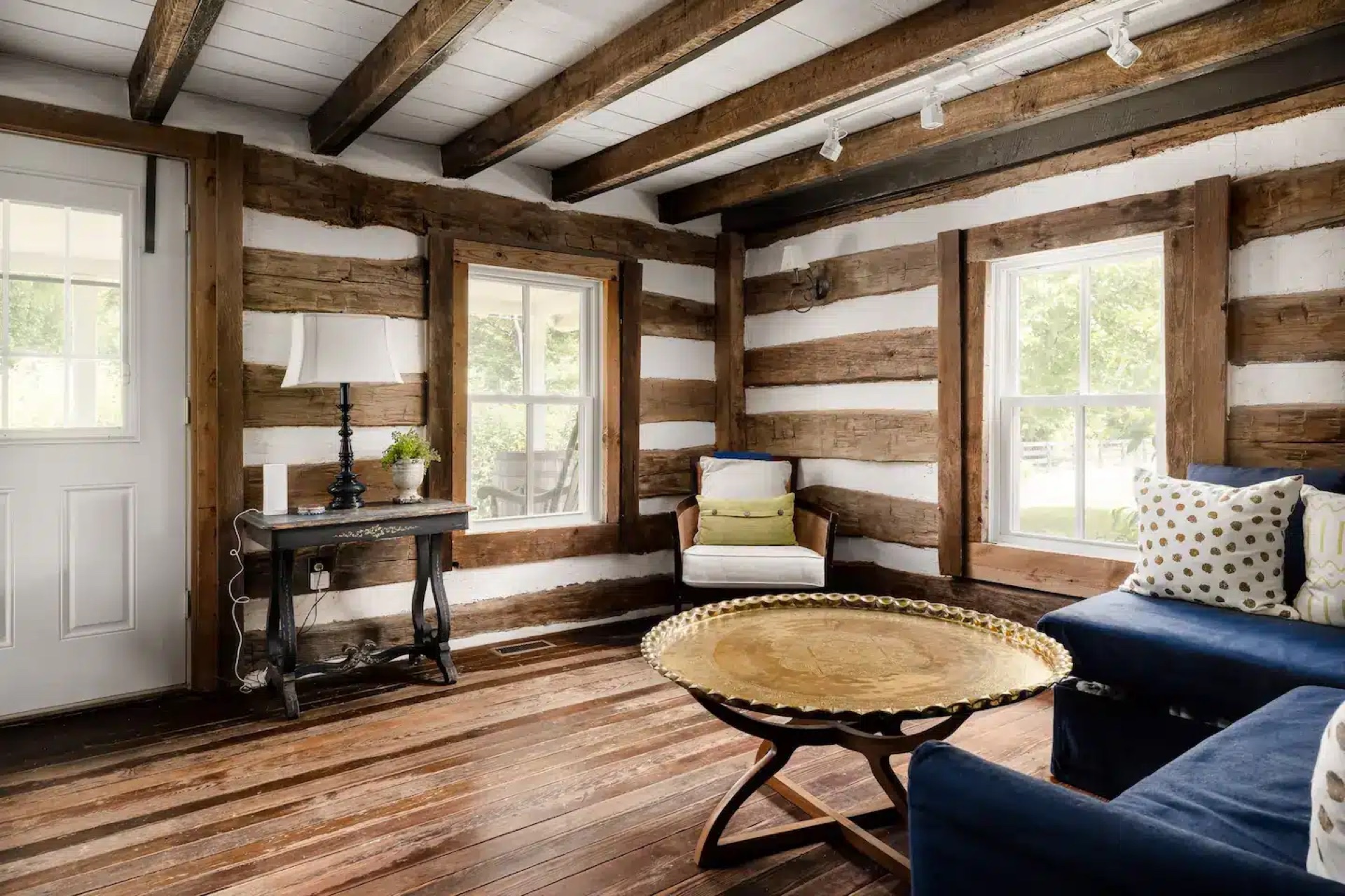 Log-walled living room at Old Rag Escapes
