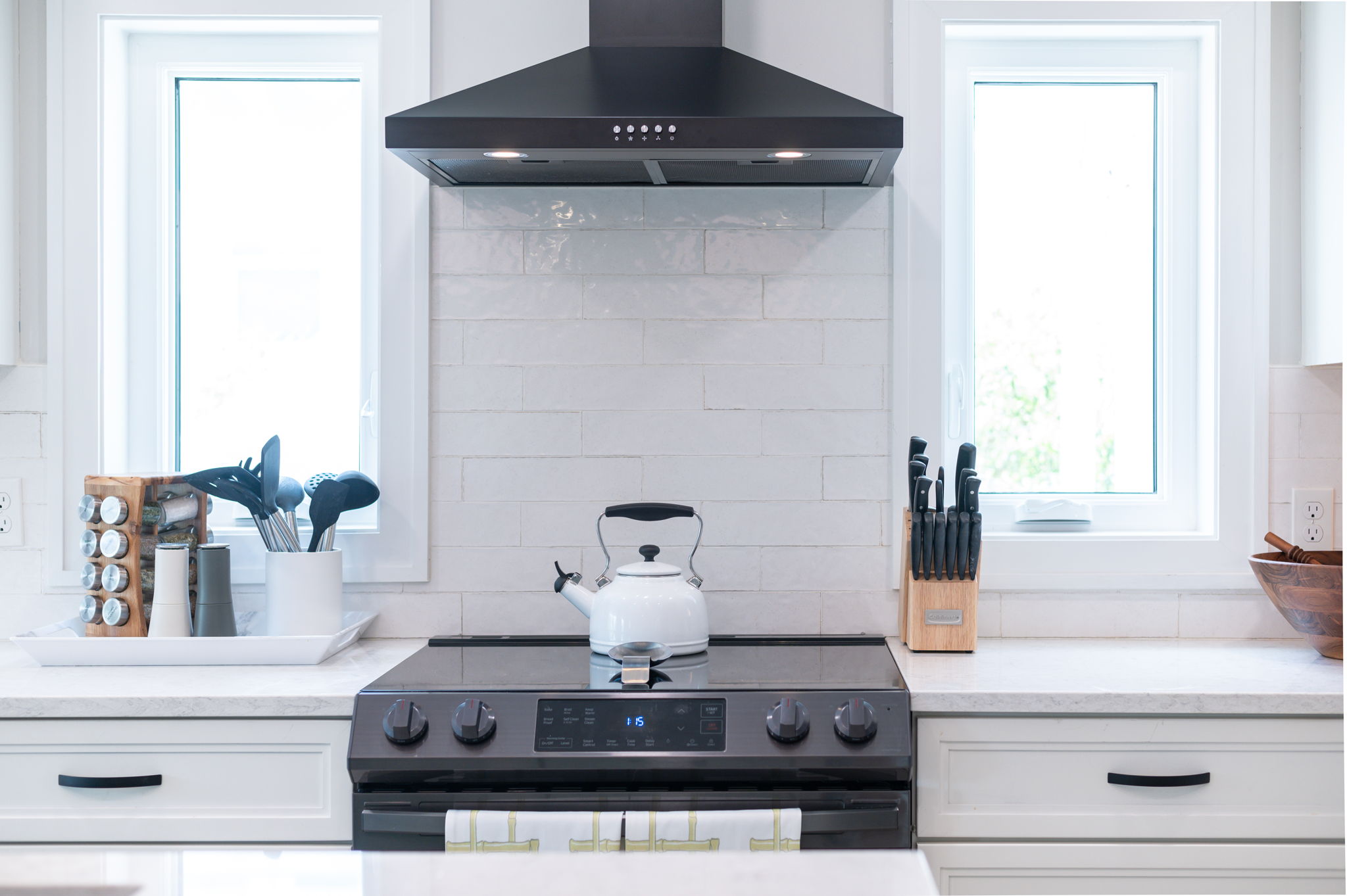 Modern and fully equipped! The kitchen features newly updated appliances, including a spacious oven and an electric stovetop burner—everything you need to prepare delicious meals with ease!