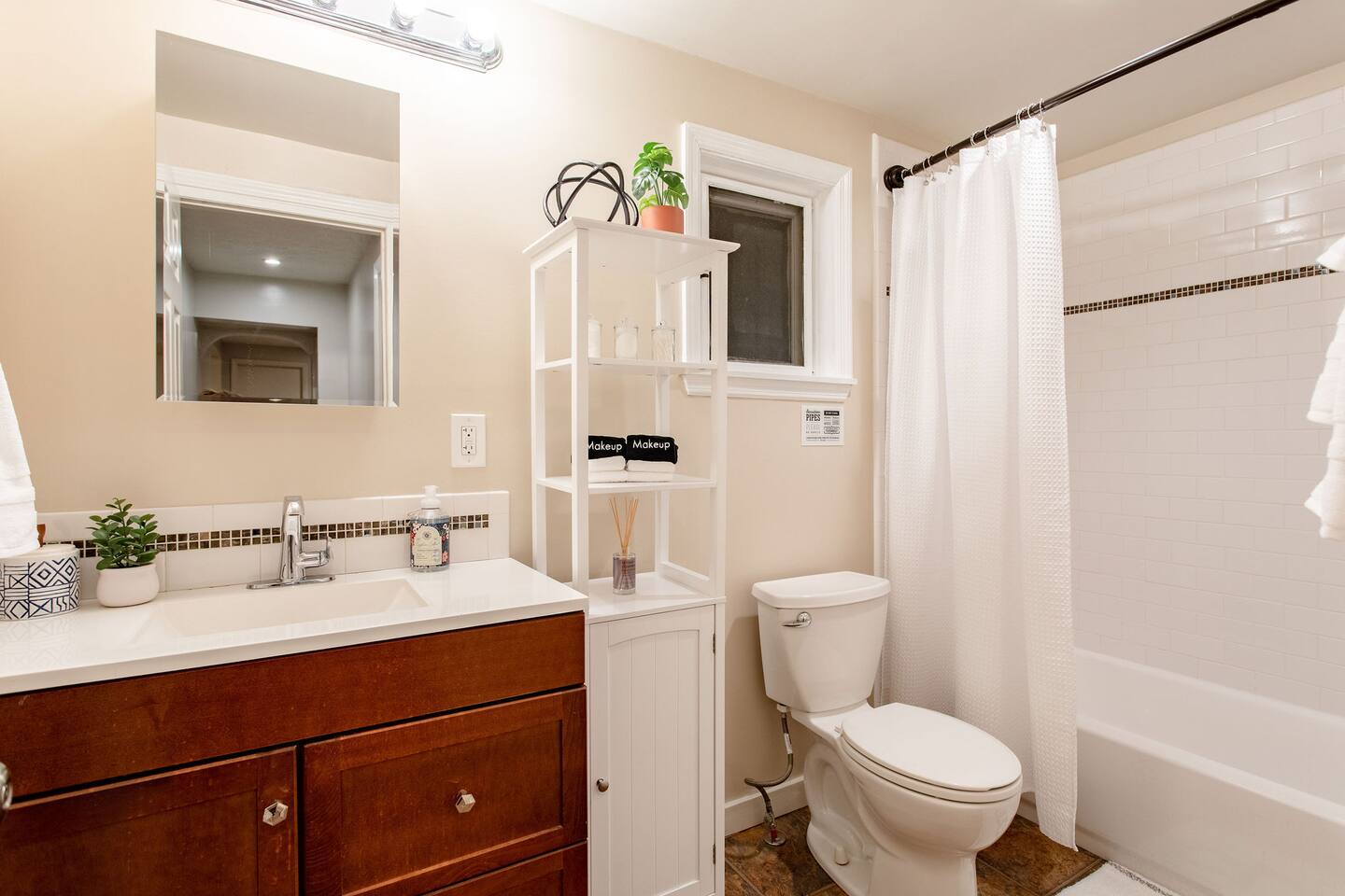 Full bathroom featuring a bathtub.