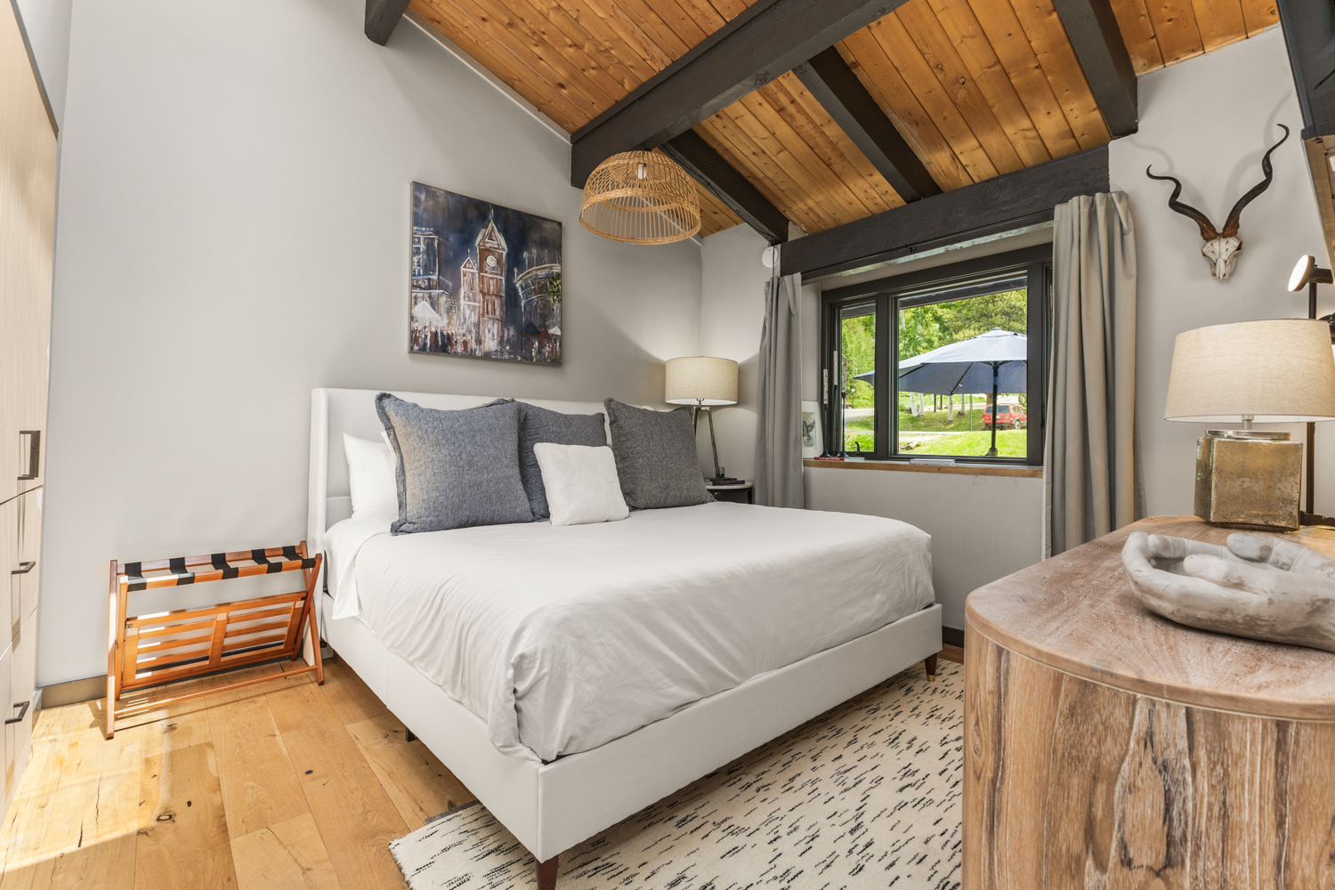 Bedroom #1| King Bed | Main Level