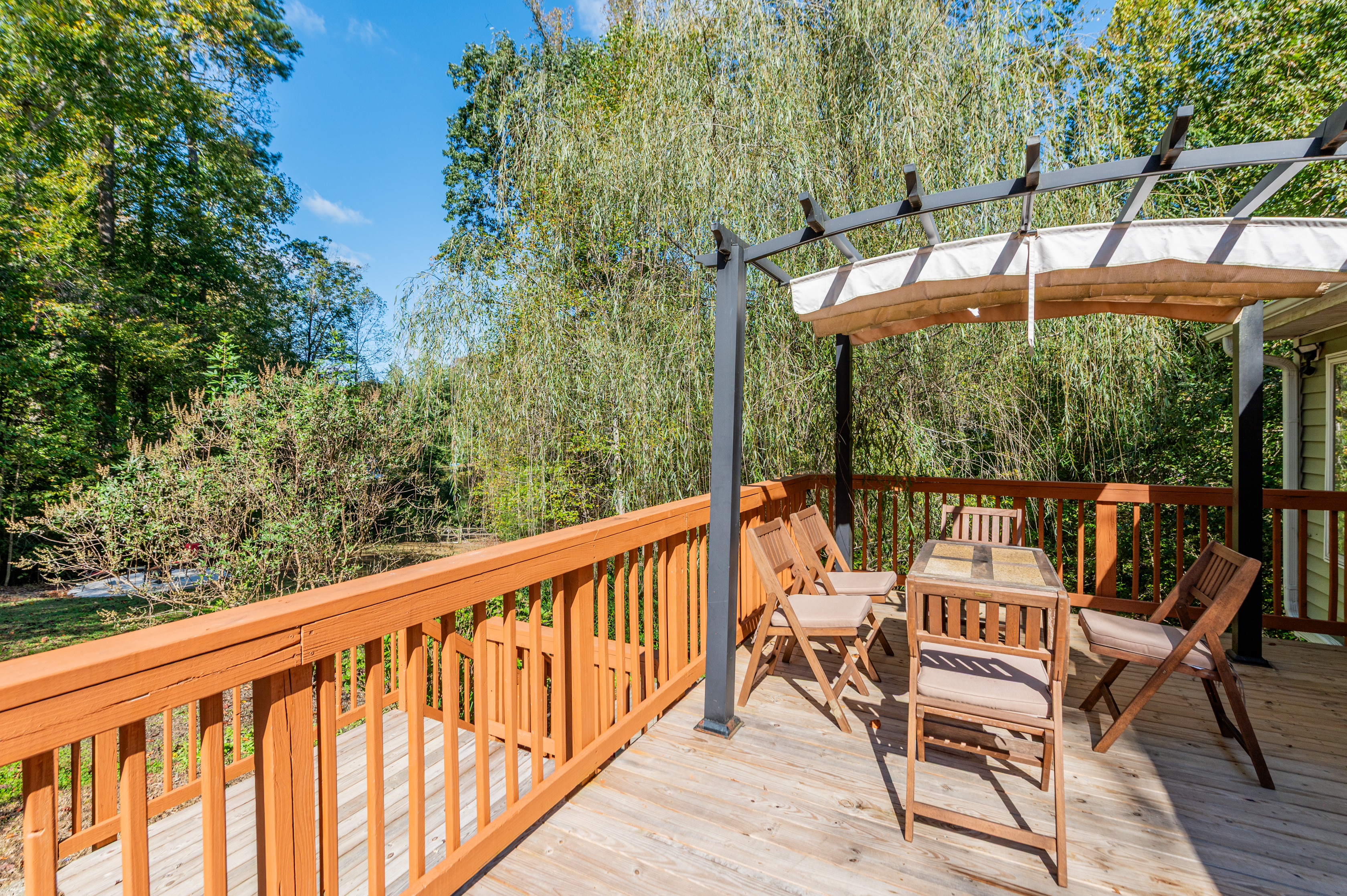 Deck: Enjoy outdoor meals surrounded by nature’s beauty on the spacious deck!