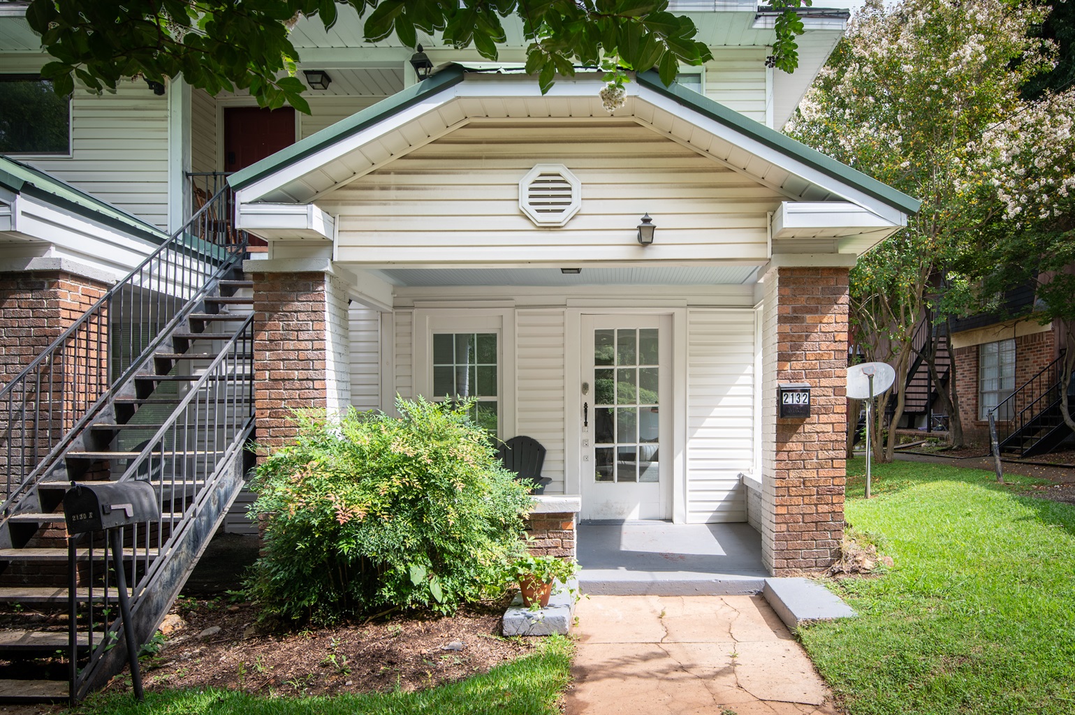 Welcoming exterior entrance , surrounded by greenery that makes you feel right at home.