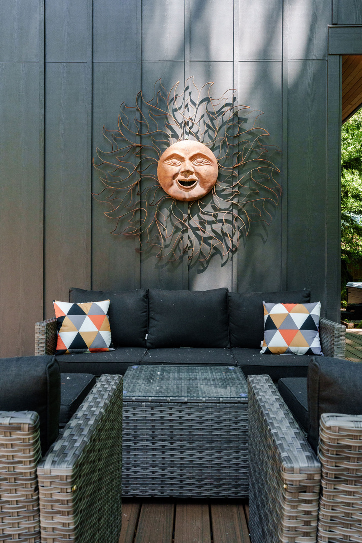 Mt Hood Hideaway deck with seating area