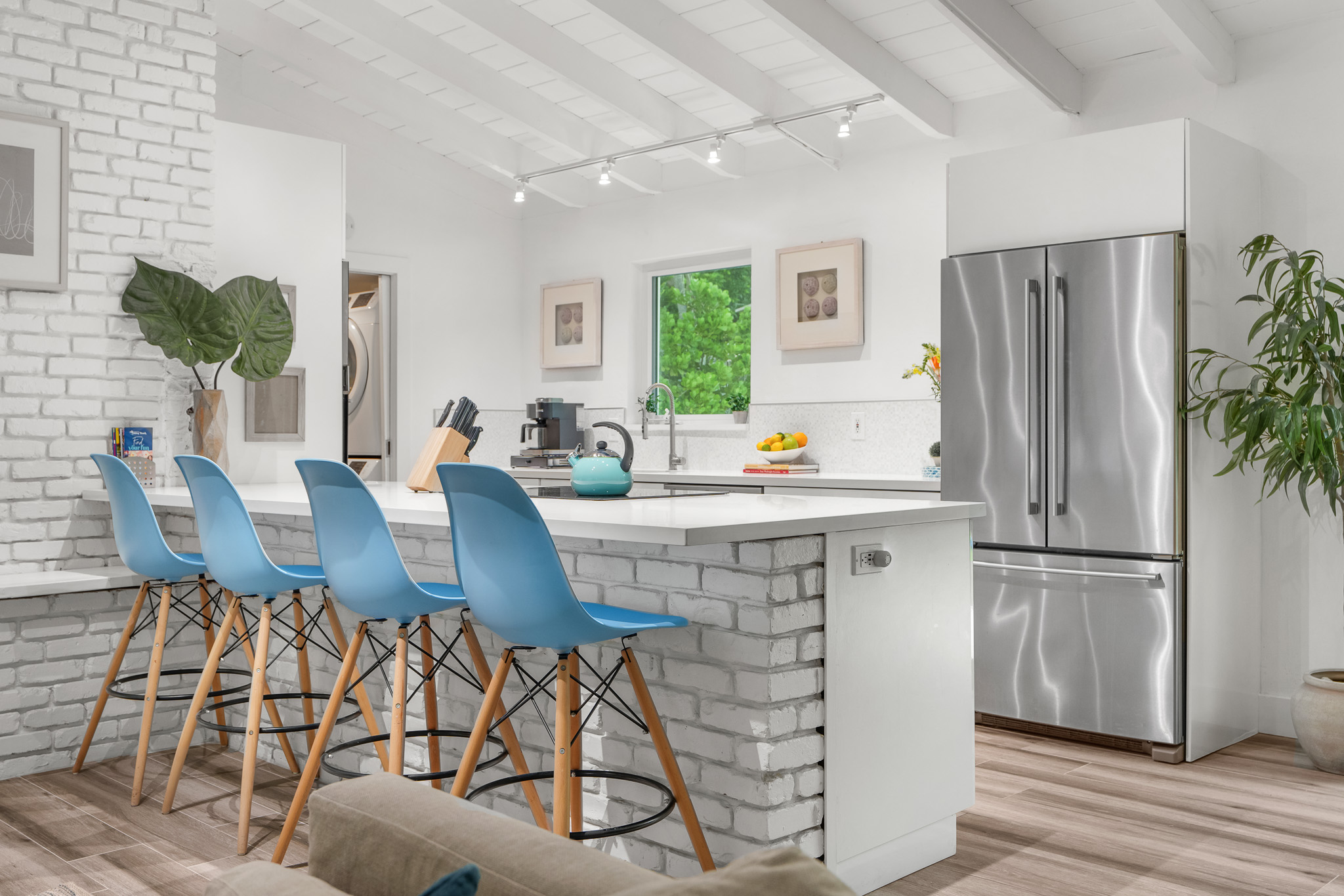 Well stocked, island kitchen, pool view