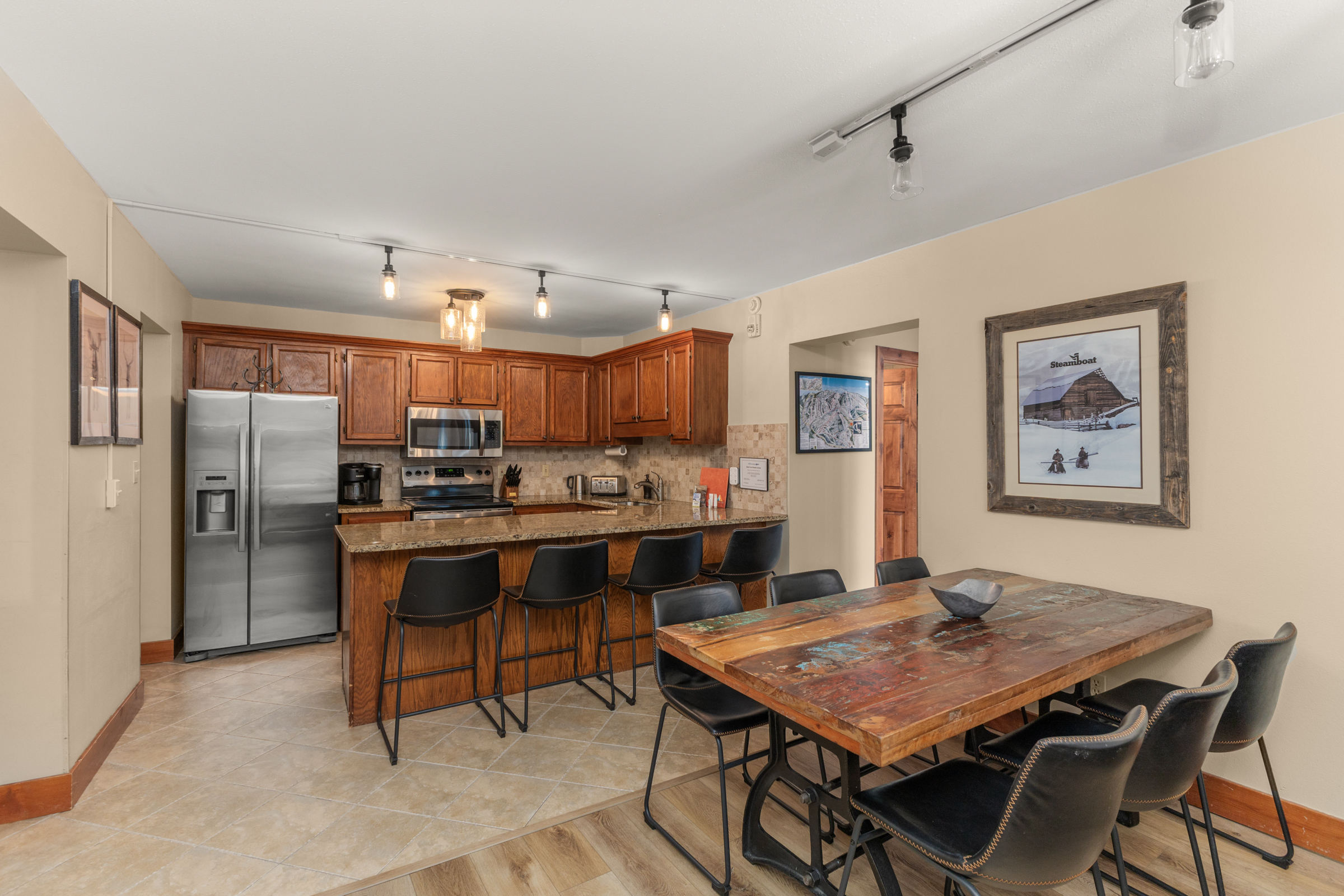 Dining Area | Seating for 6