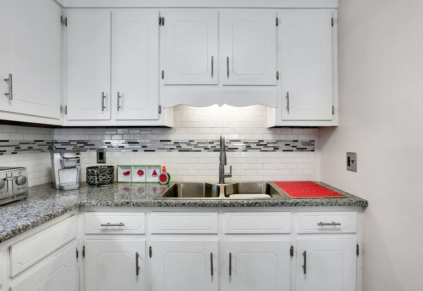 Double Sinks, Single Serve Keurig Beverage Maker