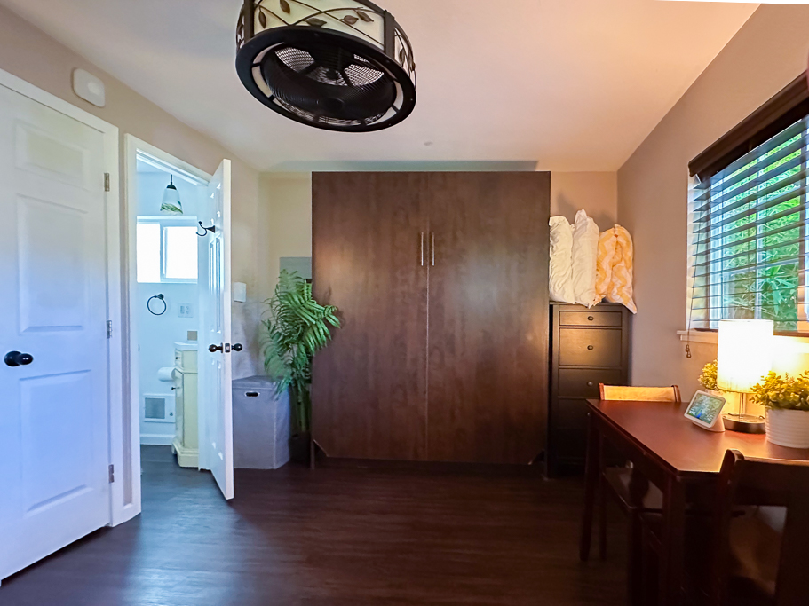 Airy studio room w/ comfy bed & sunlight pouring in