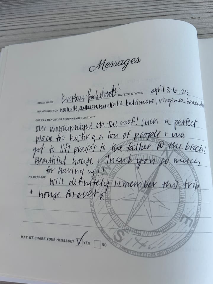 "A soulful escape!" ⭐⭐⭐⭐⭐ Guests loved hosting a rooftop worship night on our expansive deck. With luxury seating, a fire pit, and sunset views, it’s the perfect 30 A  spot for reflection and connection. Truly a 5-star experience!