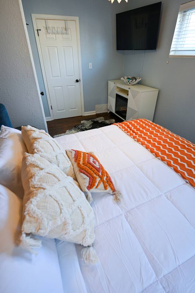 The king bedroom features an ultra-comfy, organic cotton king size mattress.