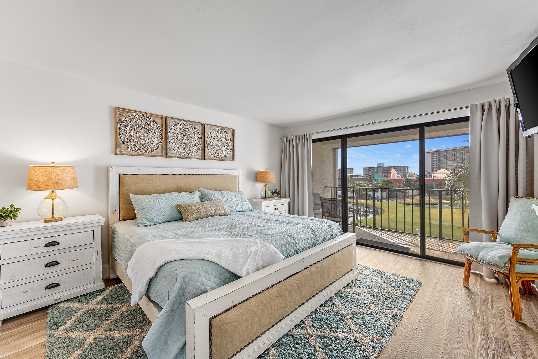 2 Bed-3 Bath! Next to Edgewater Convention Center!