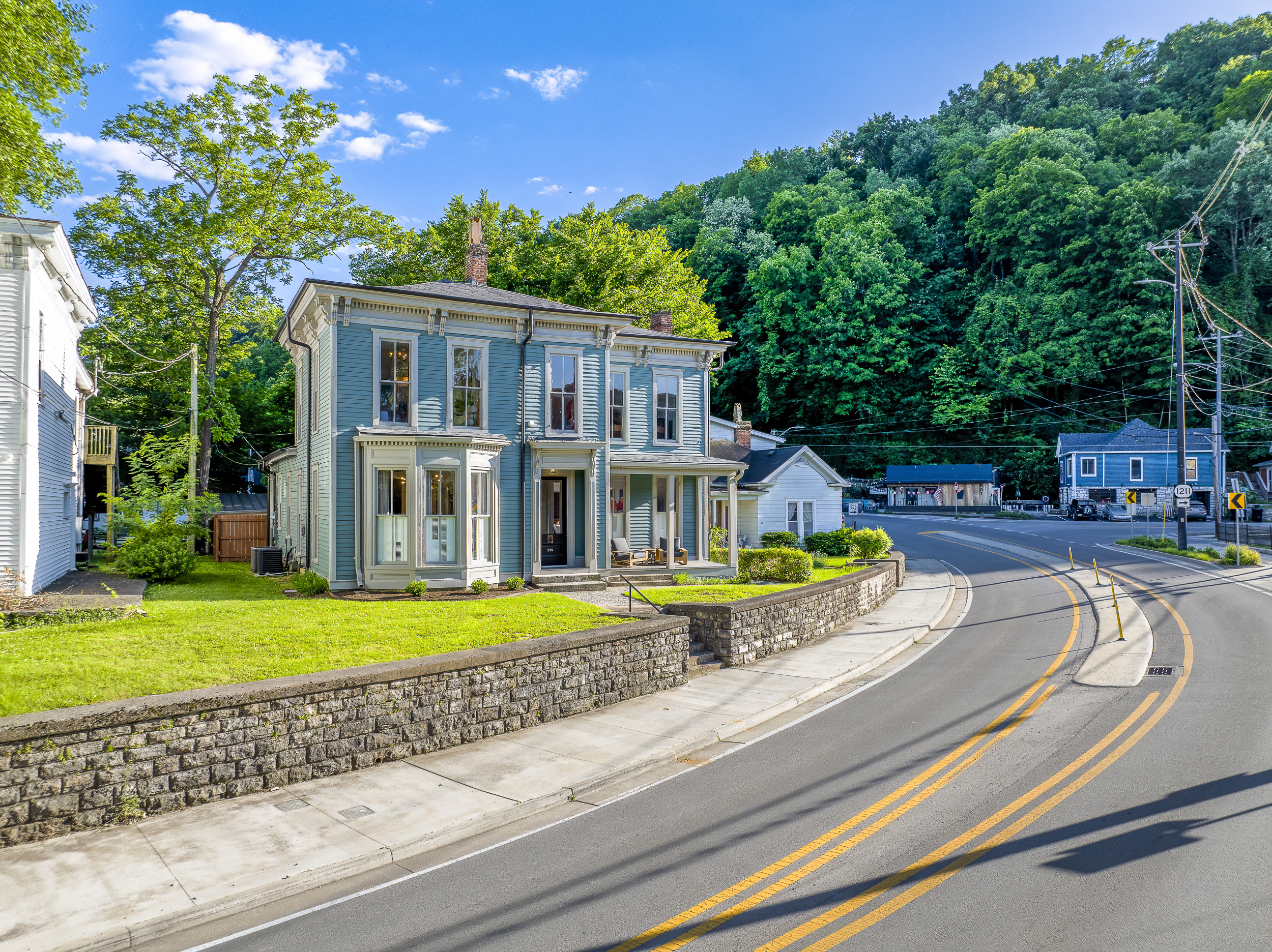 Set on a classic Frankfort corner, Rickhouse Run is a short walk to restaurants, craft breweries, and Buffalo Trace.