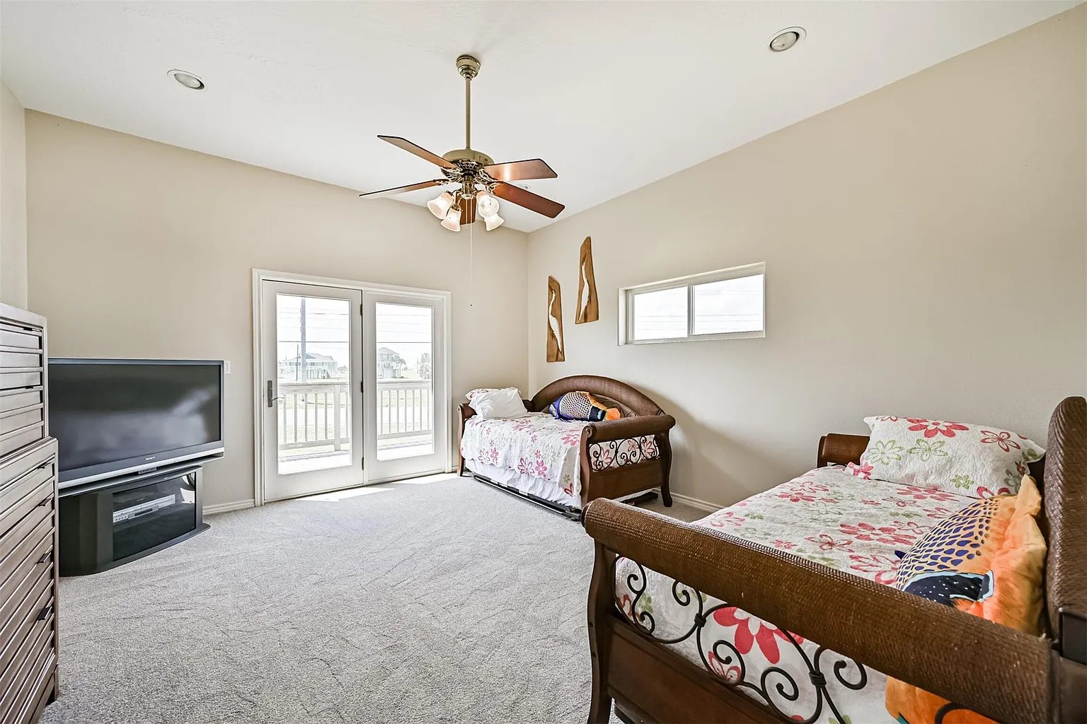 Main Level Twin beds with trundles