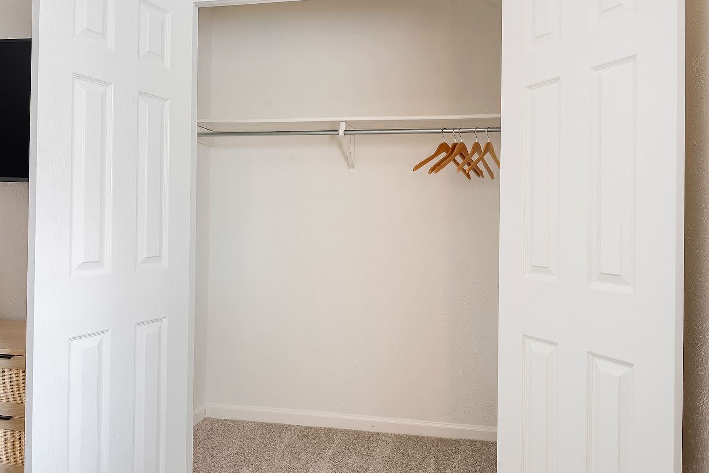 Store your belongings conveniently in this well-organized closet, providing ample space for all your essentials.
