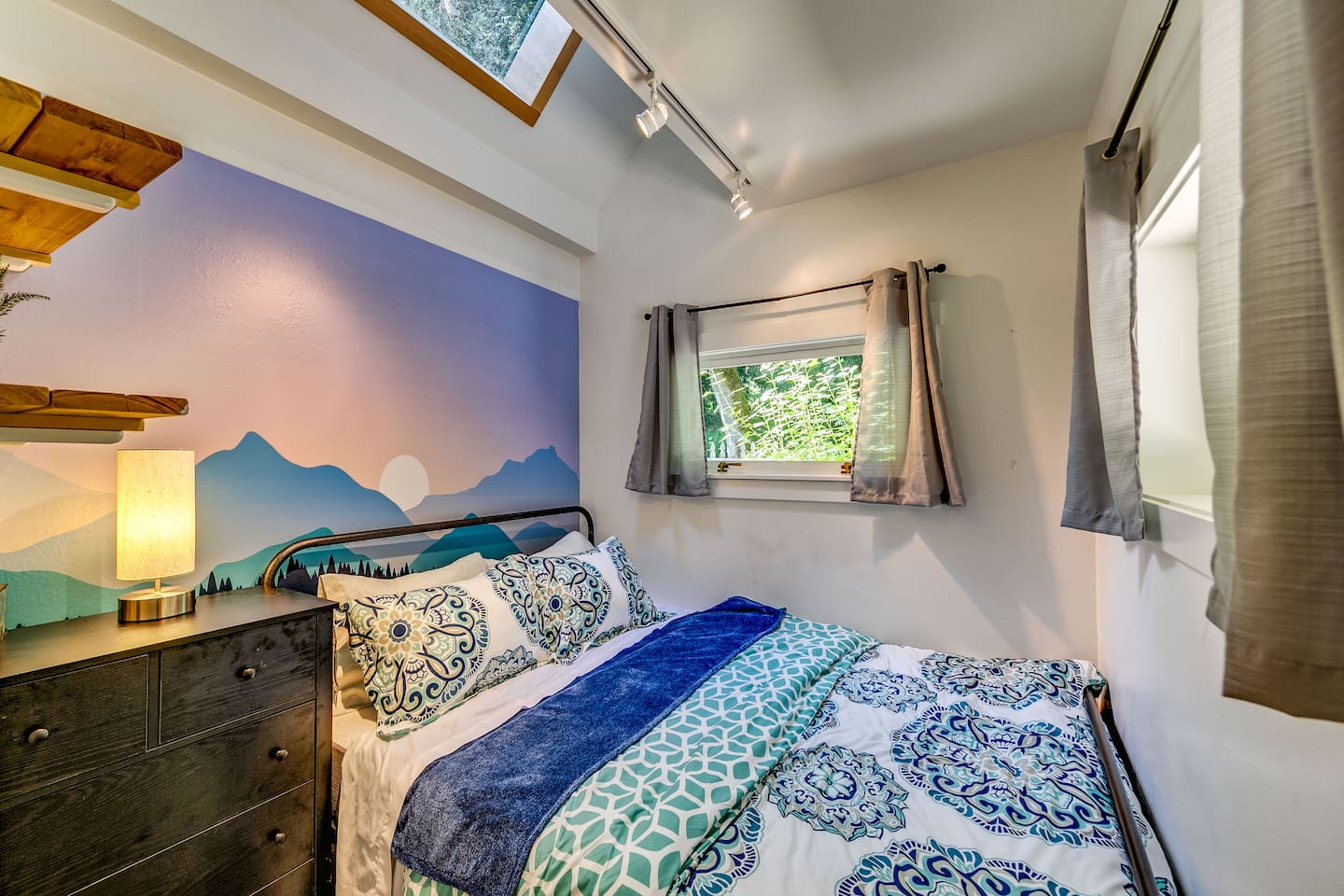 The second bedroom is cozy and bright! A comfy queen sized bed and views into the garden.