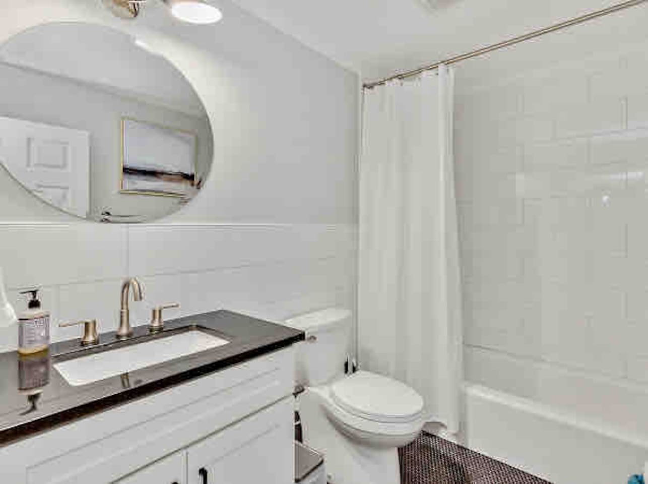 Full bathroom with shower & tub combo
