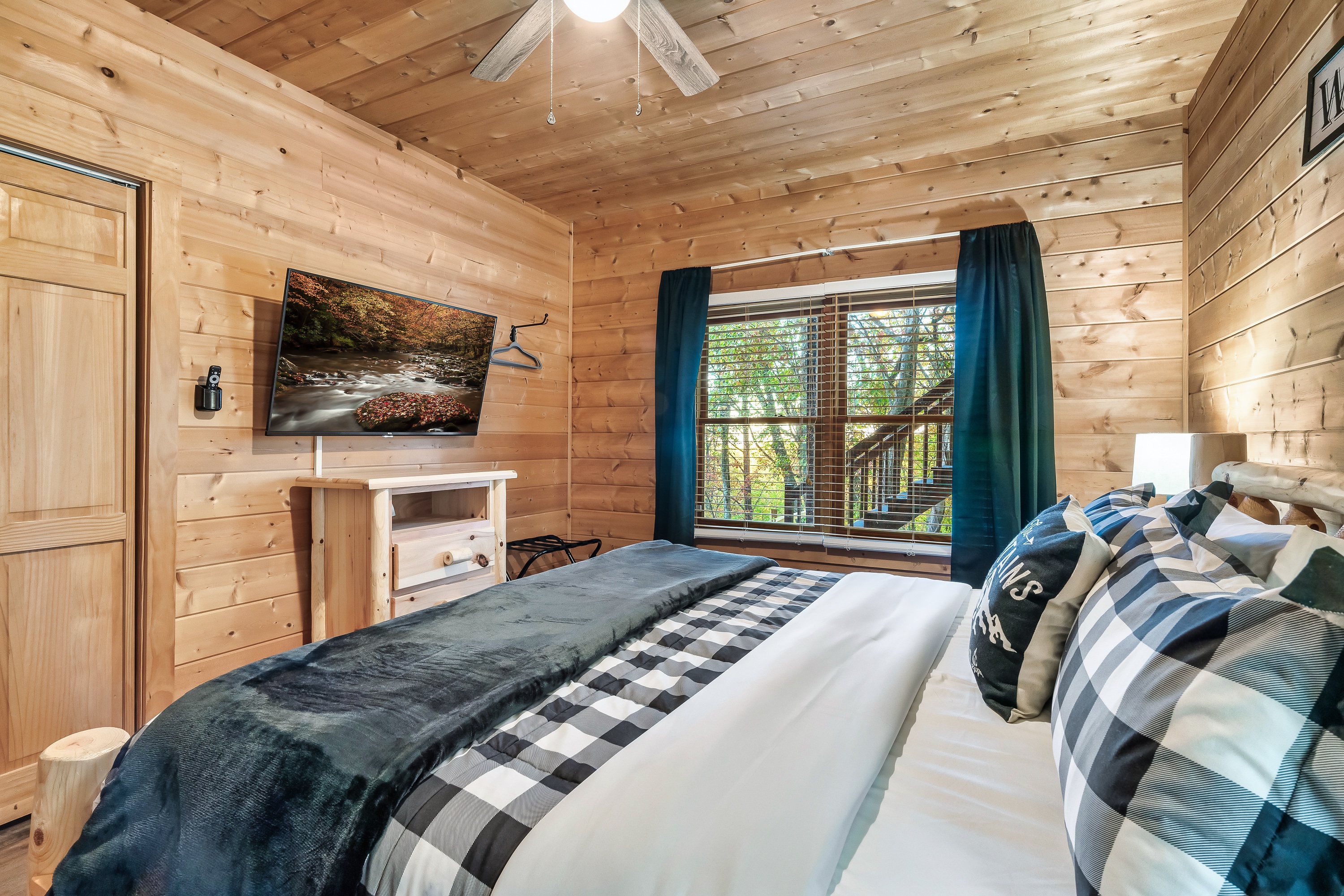 Tuck yourself to sleep by watching your favorite TV show straight from the bed.