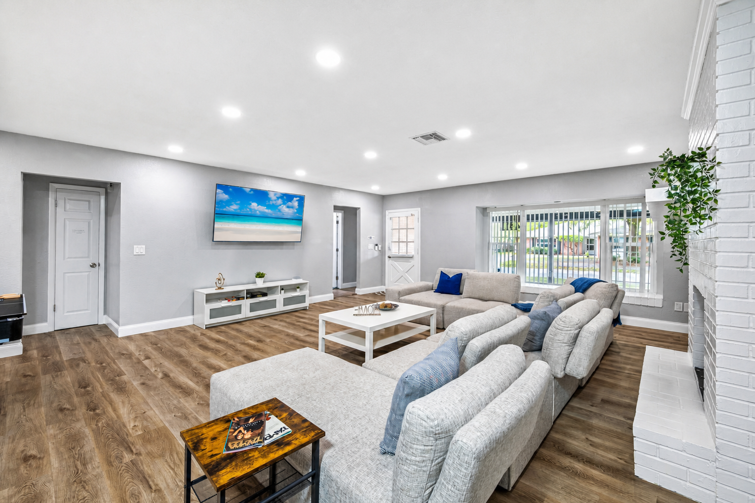 Heated Pool, 5BR Sleeps 14, Game Table | 15 Min to Busch Gardens, Tampa 3