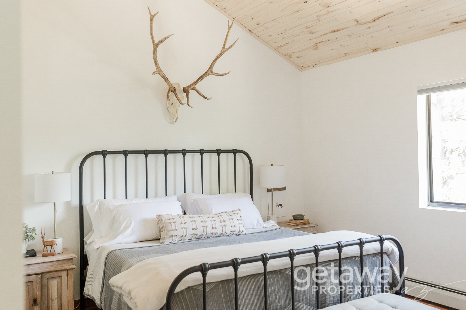 King Bedroom - Upstairs