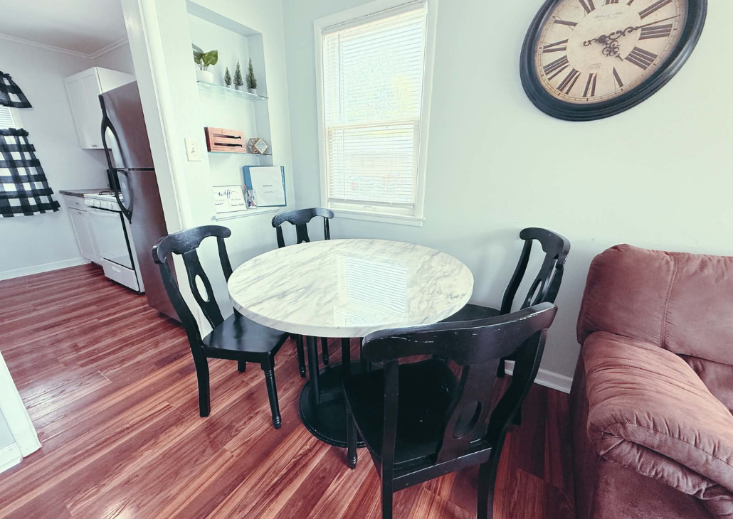 Dining area near the kitchen. 
