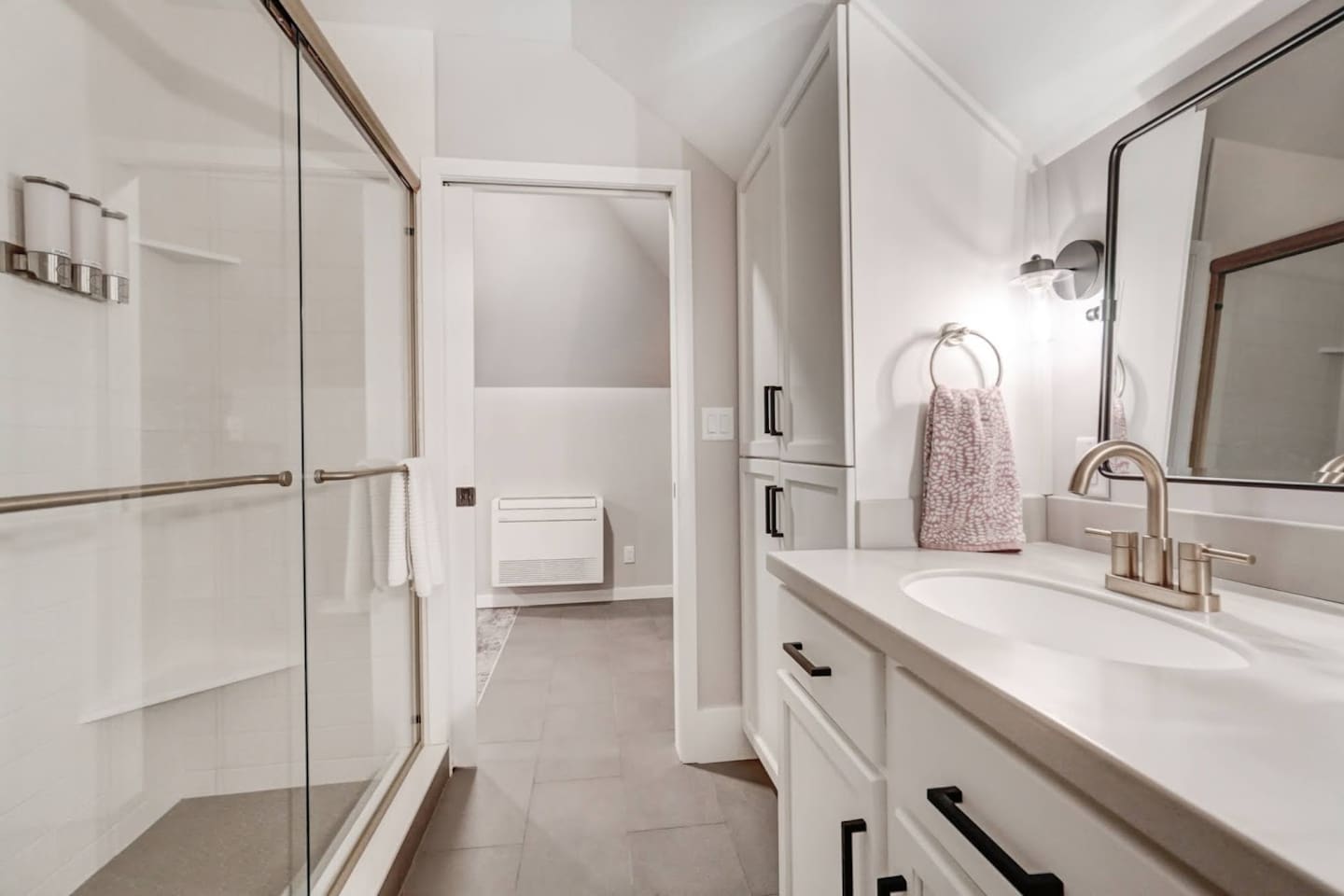 En suite full bath 2