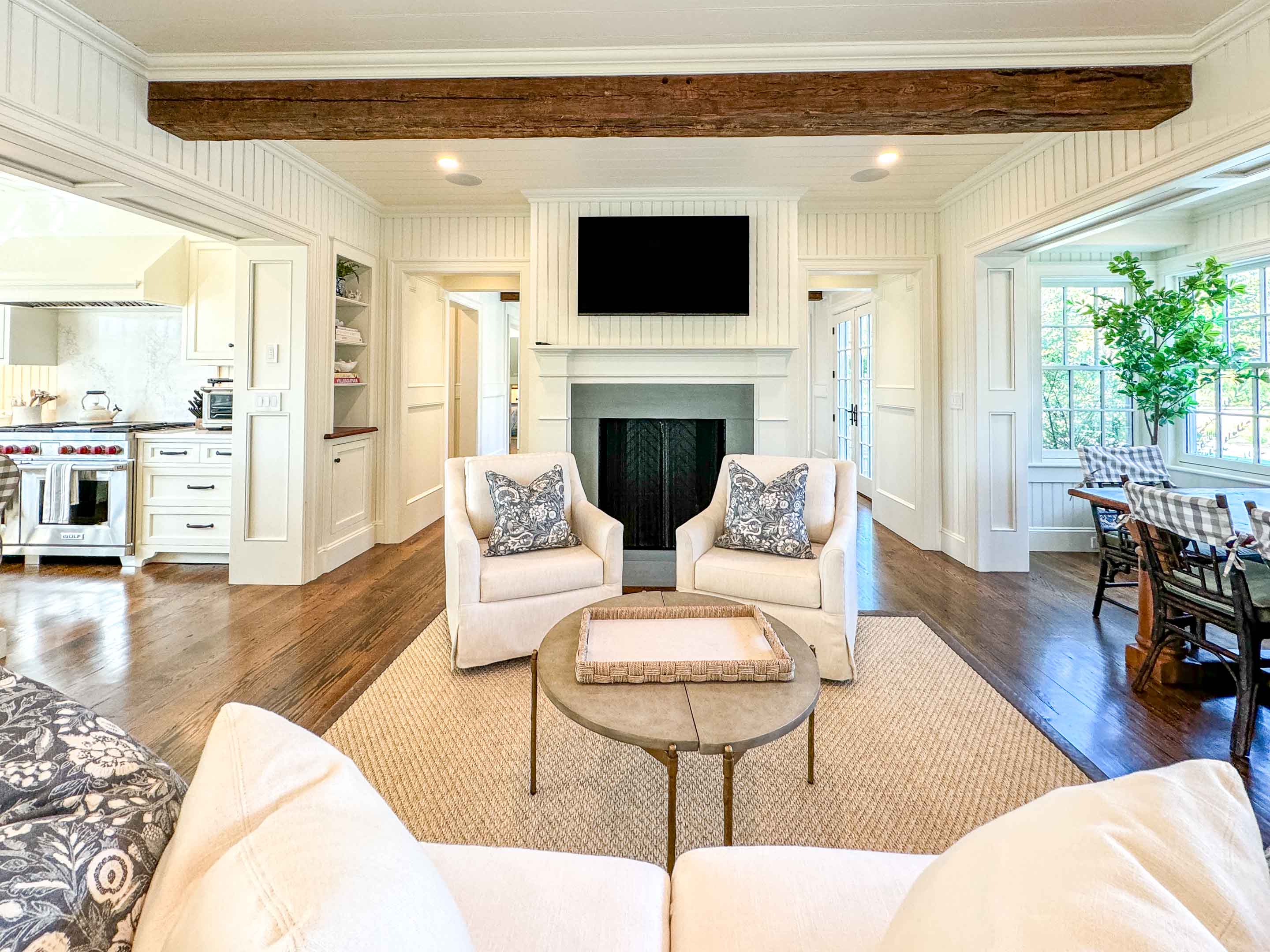 Kitchen Sitting Area