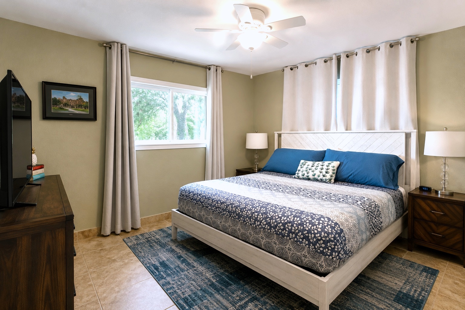 King bedroom w/ premium DreamCloud hybrid mattress