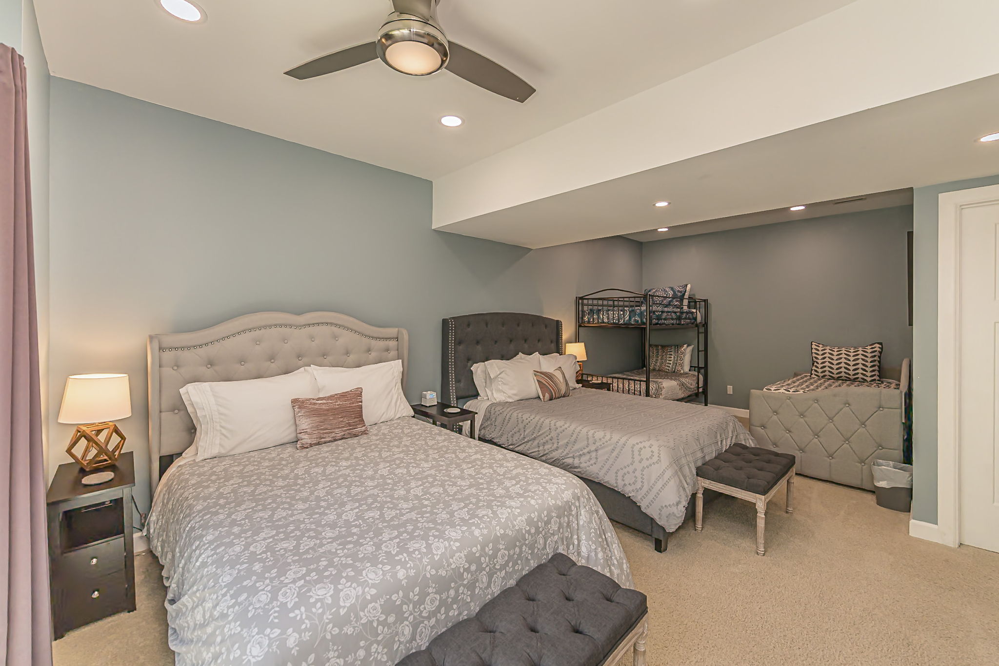 Bedroom 5 with two queen beds, a twin bunk bed, and a twin day bed with a trundle.
