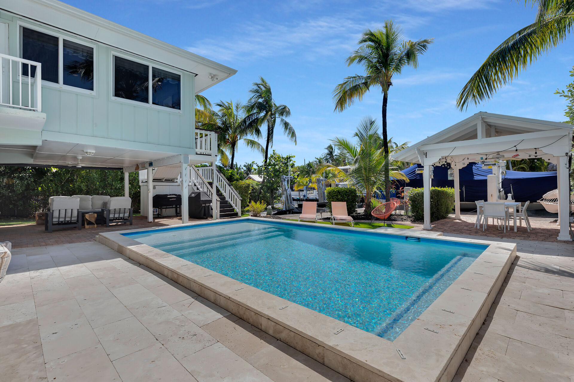 Large concrete pool, the center of outdoor entertainment