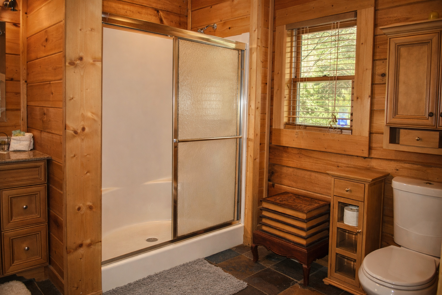 Full bathroom on the main level just off of Bedroom 1.