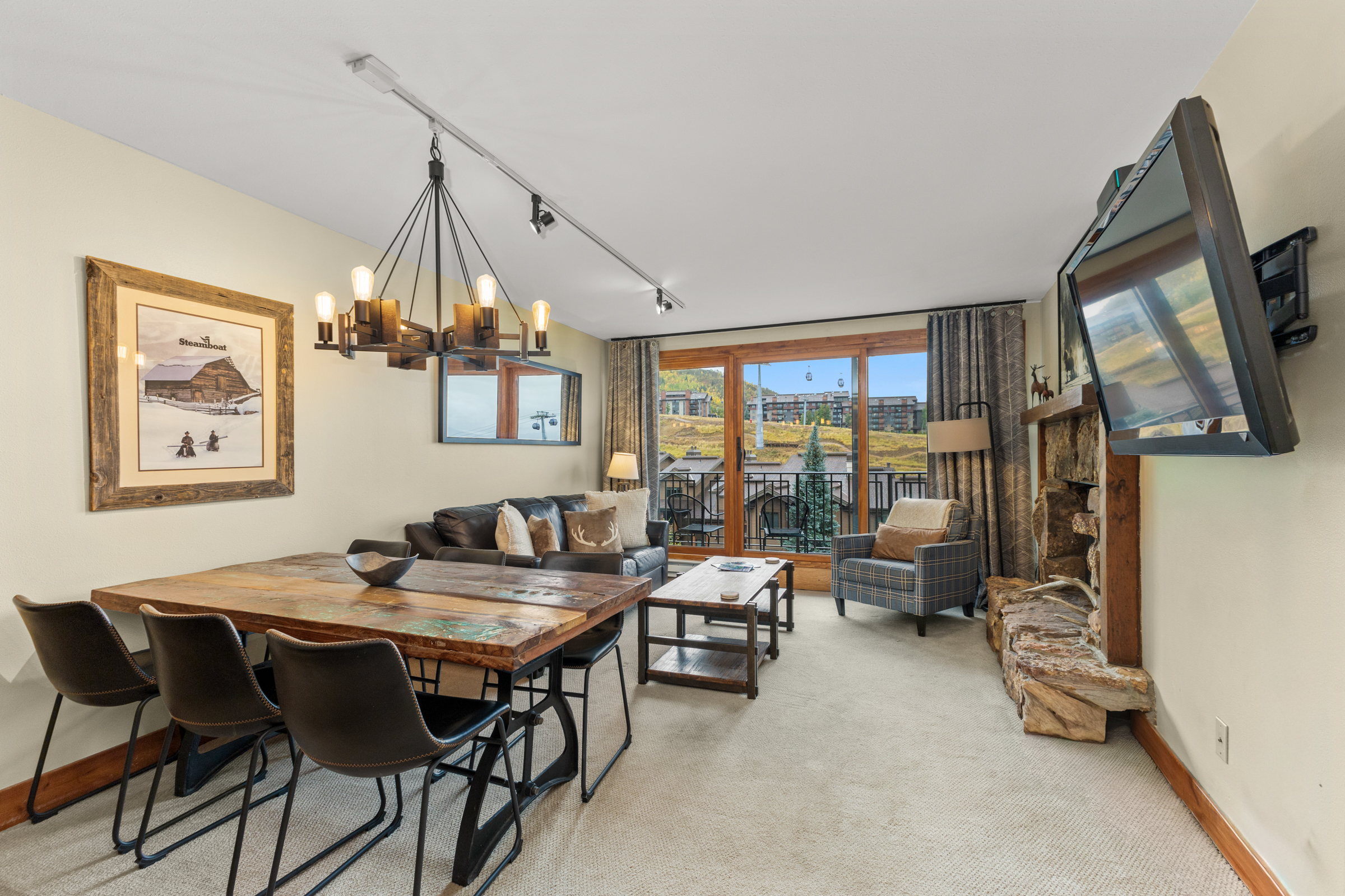 Dining Area | TV