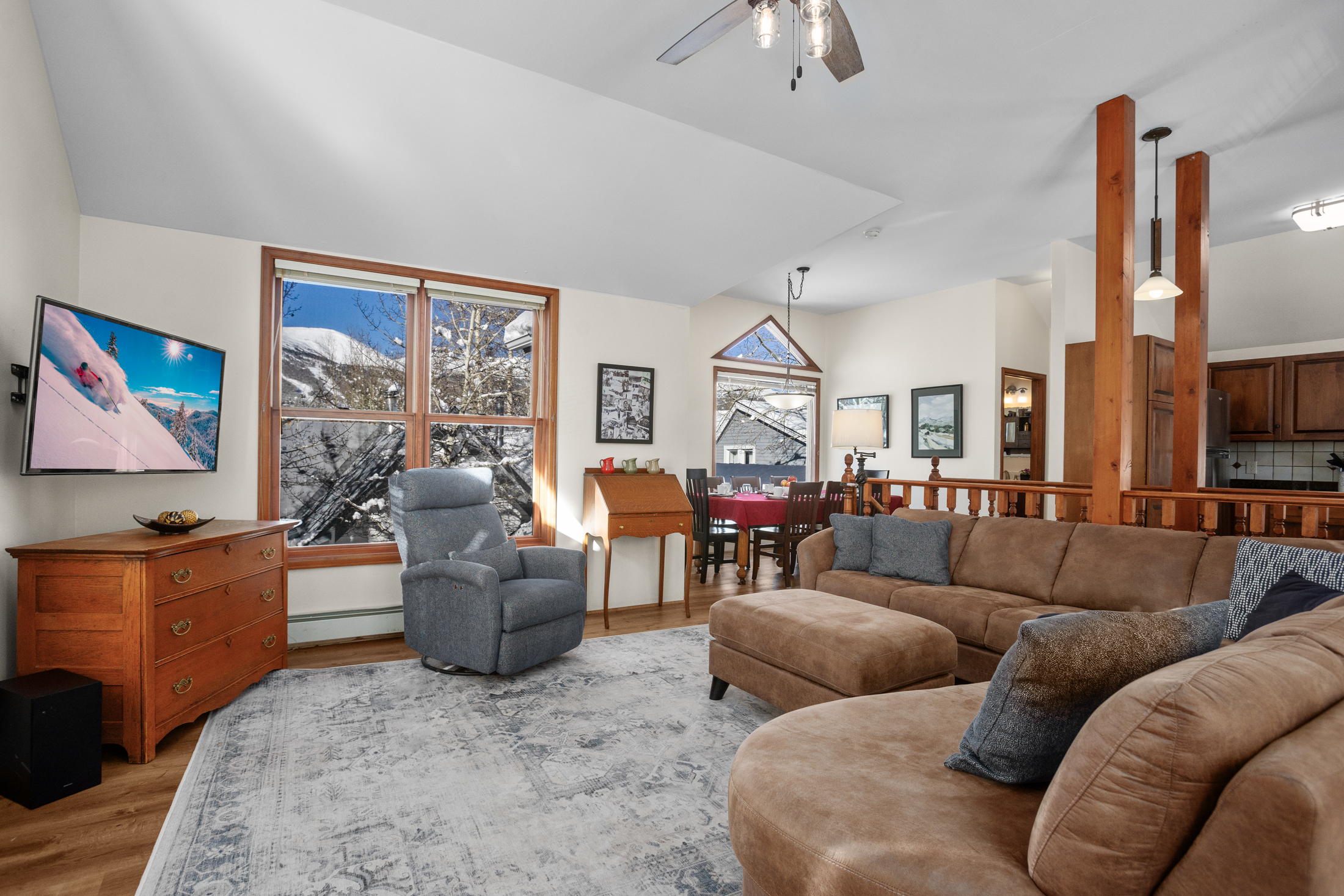 Living Room w/ HDTV