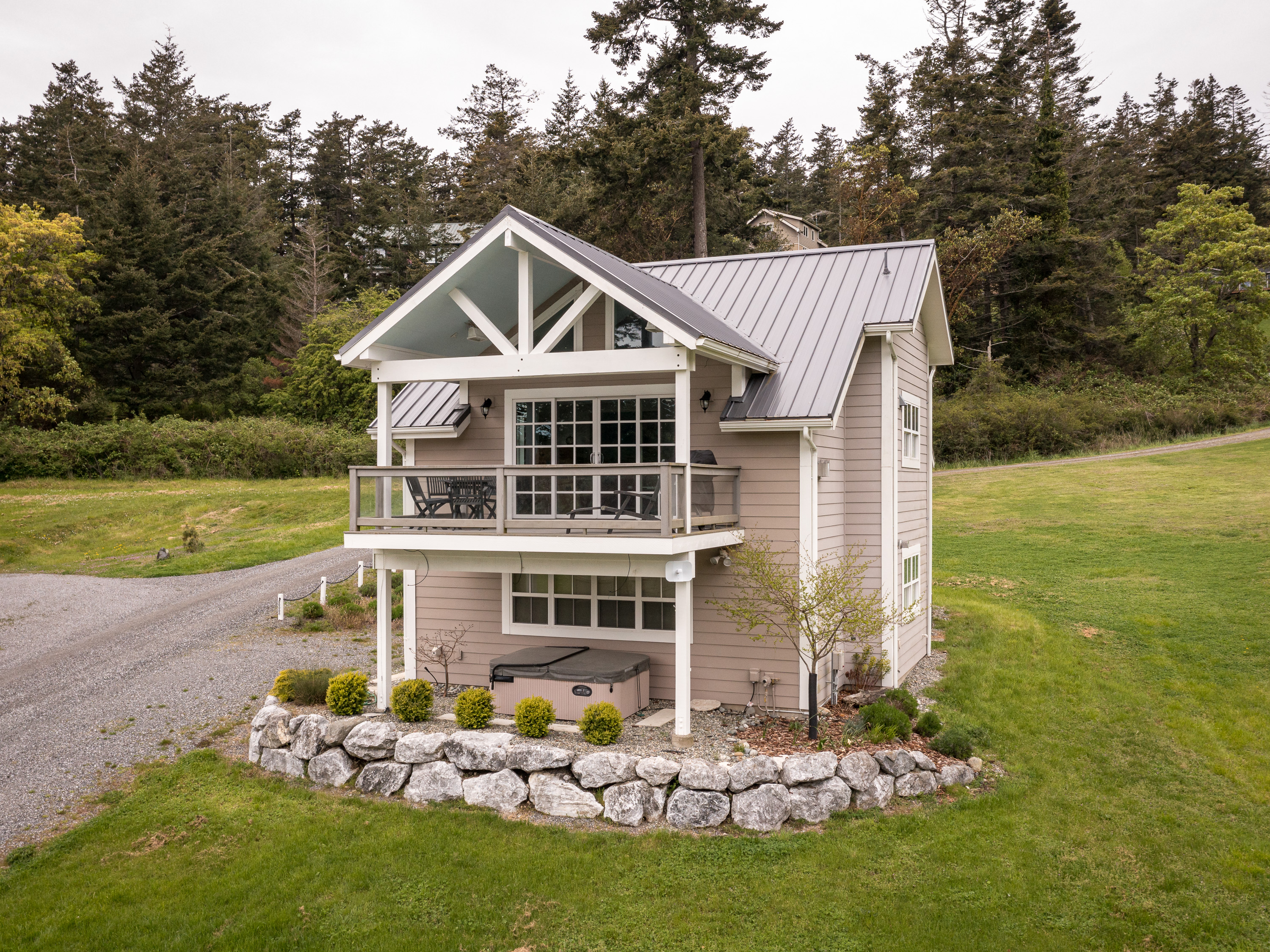 Well-Built Cottage on Cascade Bay
