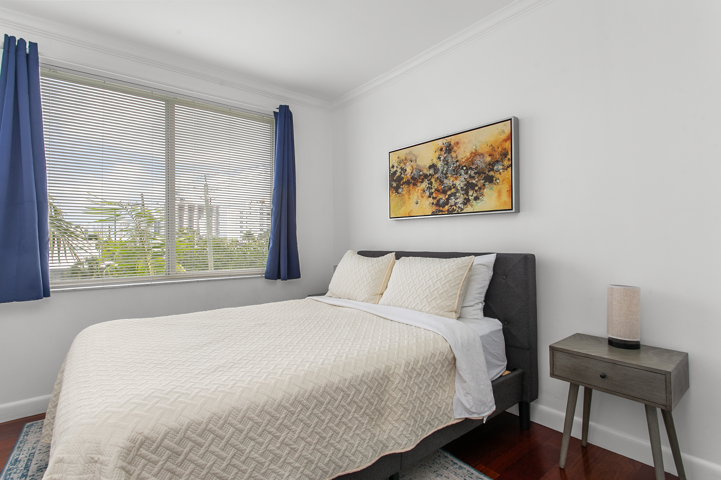 Guest Suite with en-suite bath