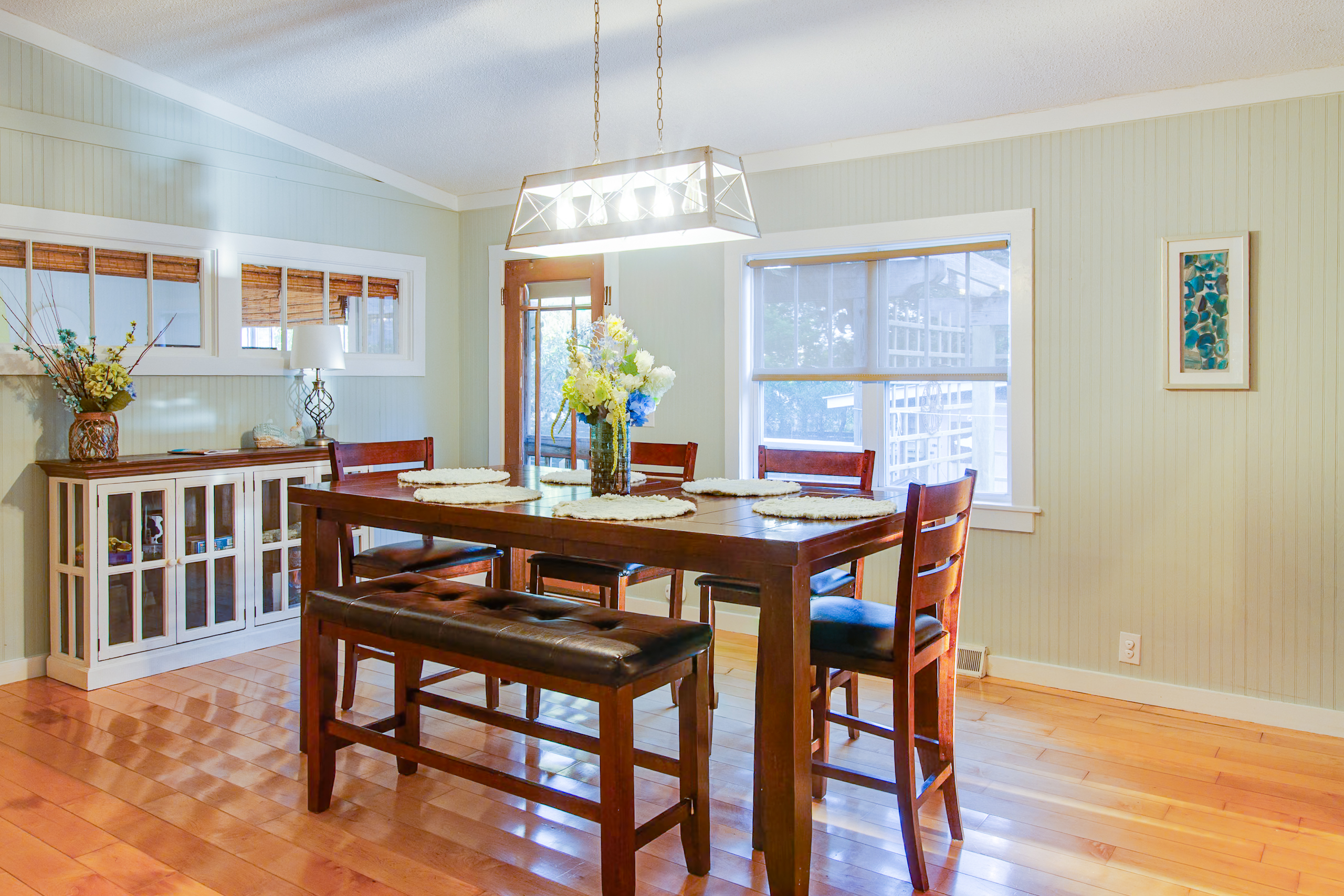 Dining Room: Seating for 6