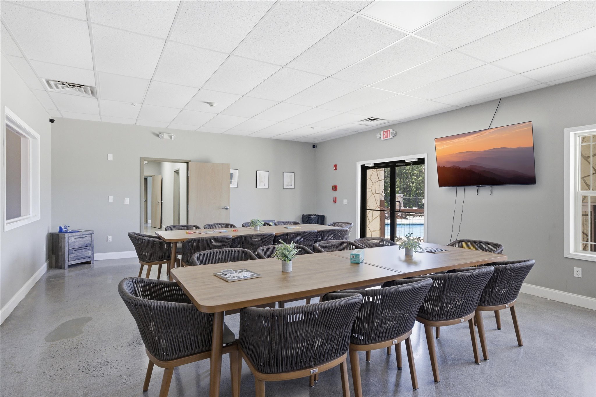 Gather around the clubhouse tables for card games, board games, or a casual evening with friends and family. There’s plenty of space to spread out and enjoy time together at your own pace.